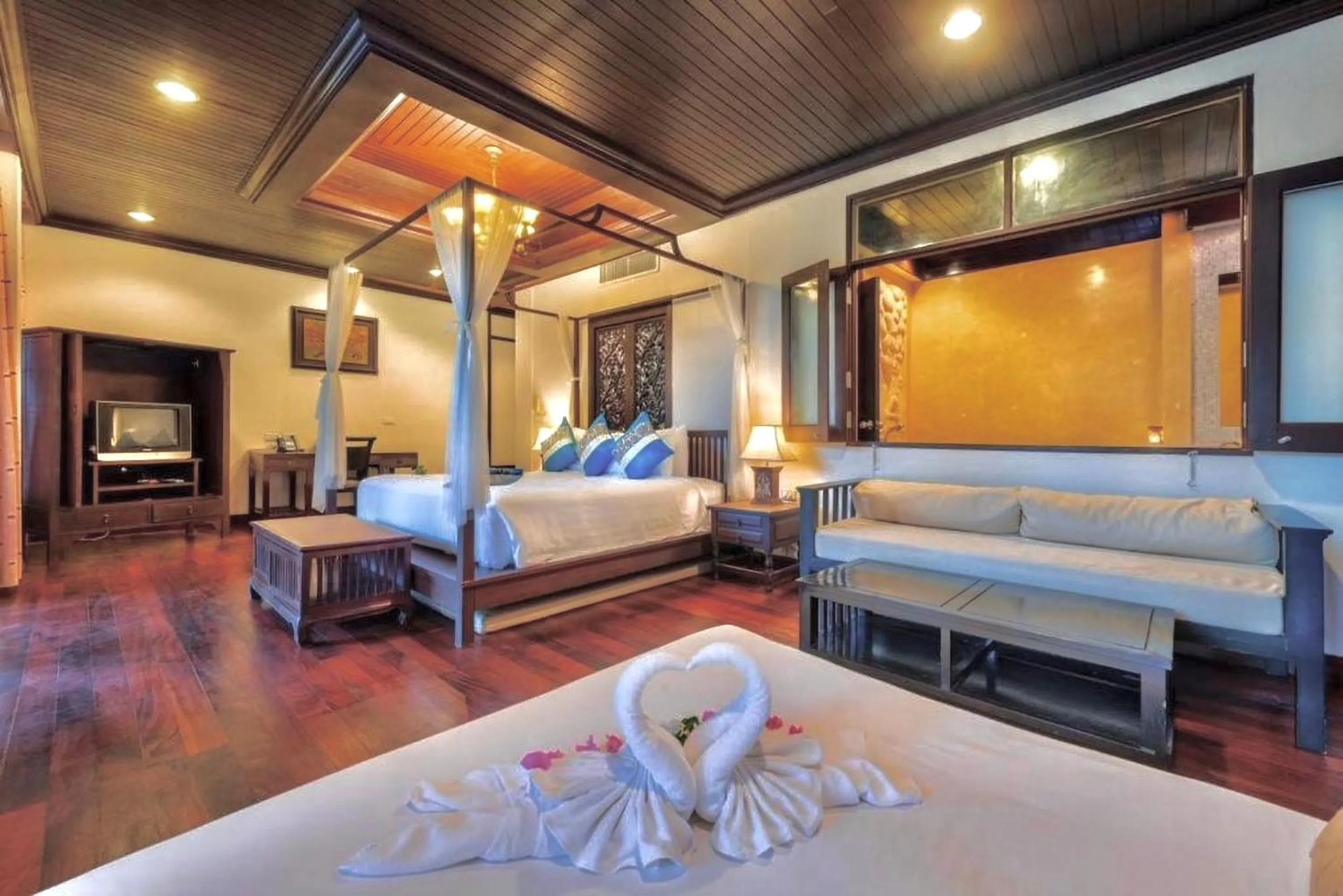 Bed in Racha Kiri Resort & Spa, Khanom