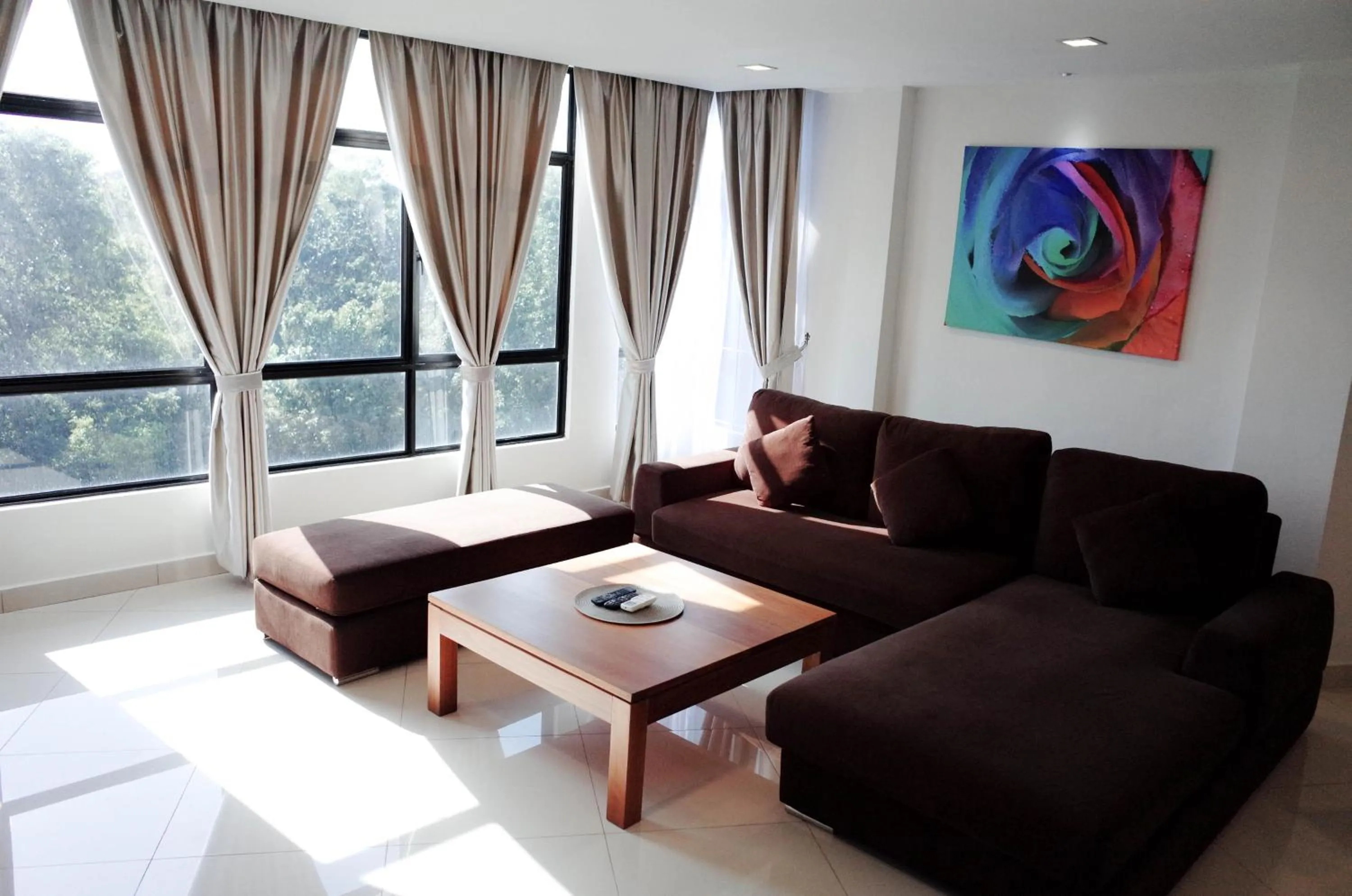 Communal lounge/ TV room in Holiday Homes At Samsuria Resort