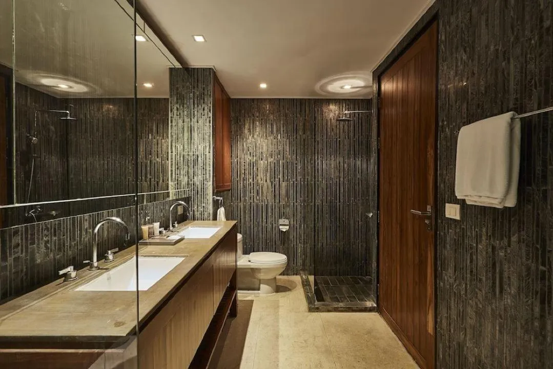 Shower in LUXX Langsuan Hotel - SHA Plus