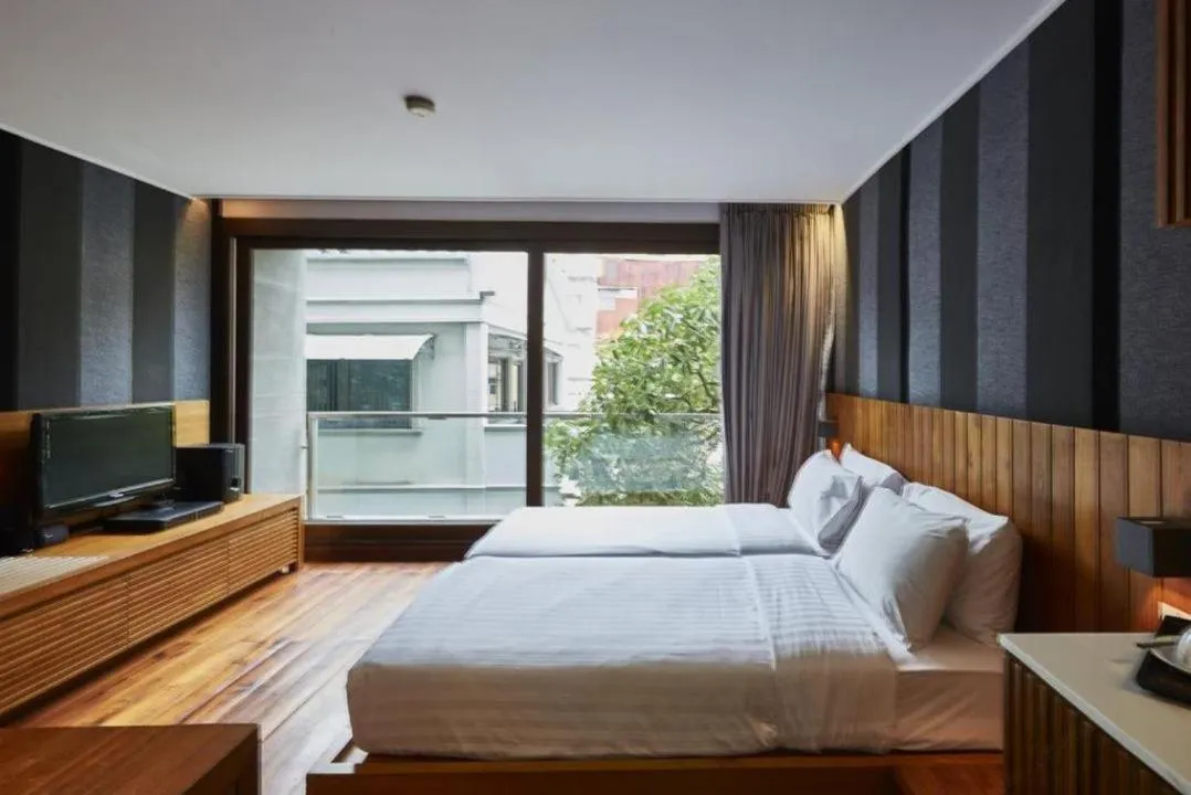 Bed in LUXX Langsuan Hotel - SHA Plus