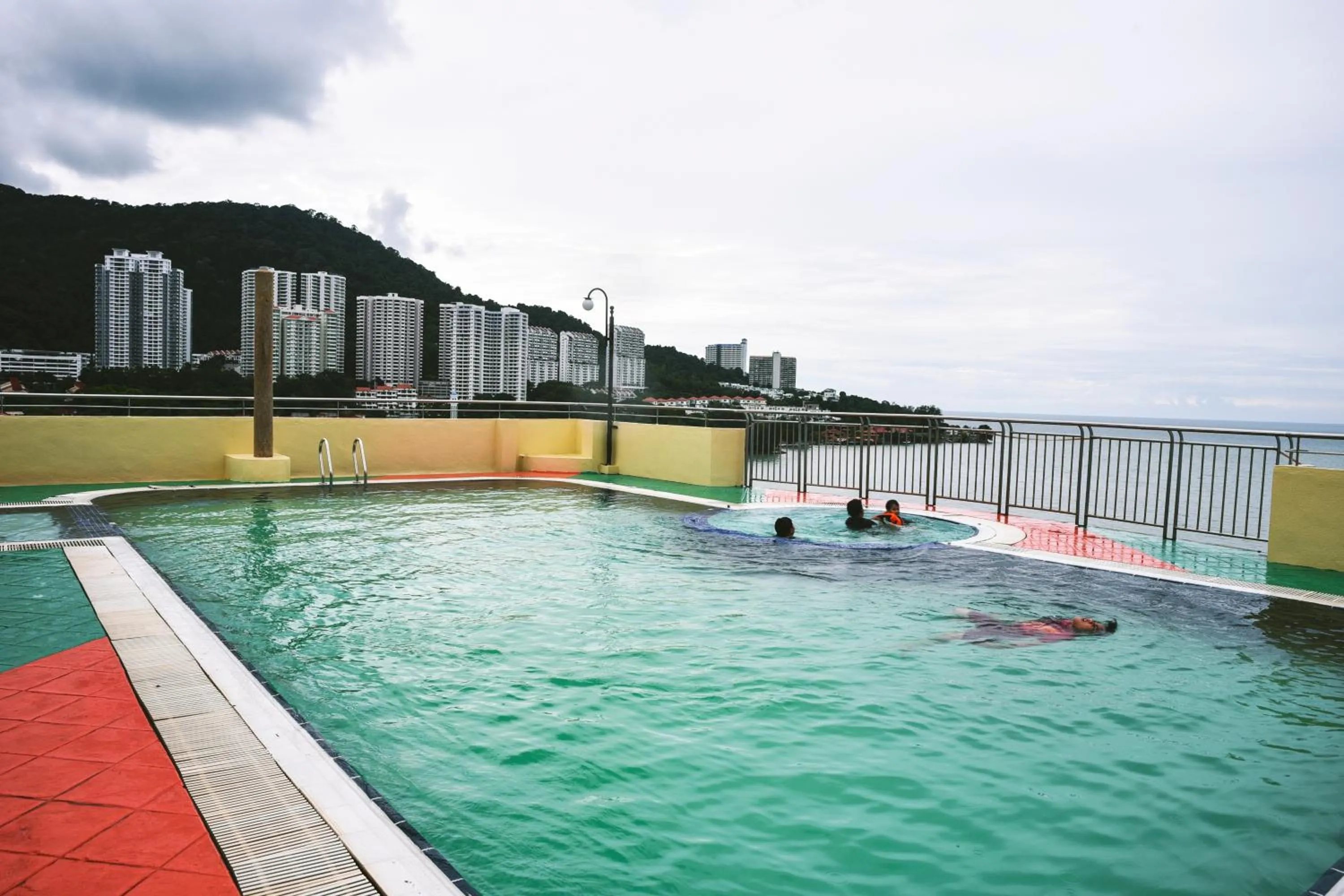 Swimming pool in Leisure Cove Hotel and Apartments