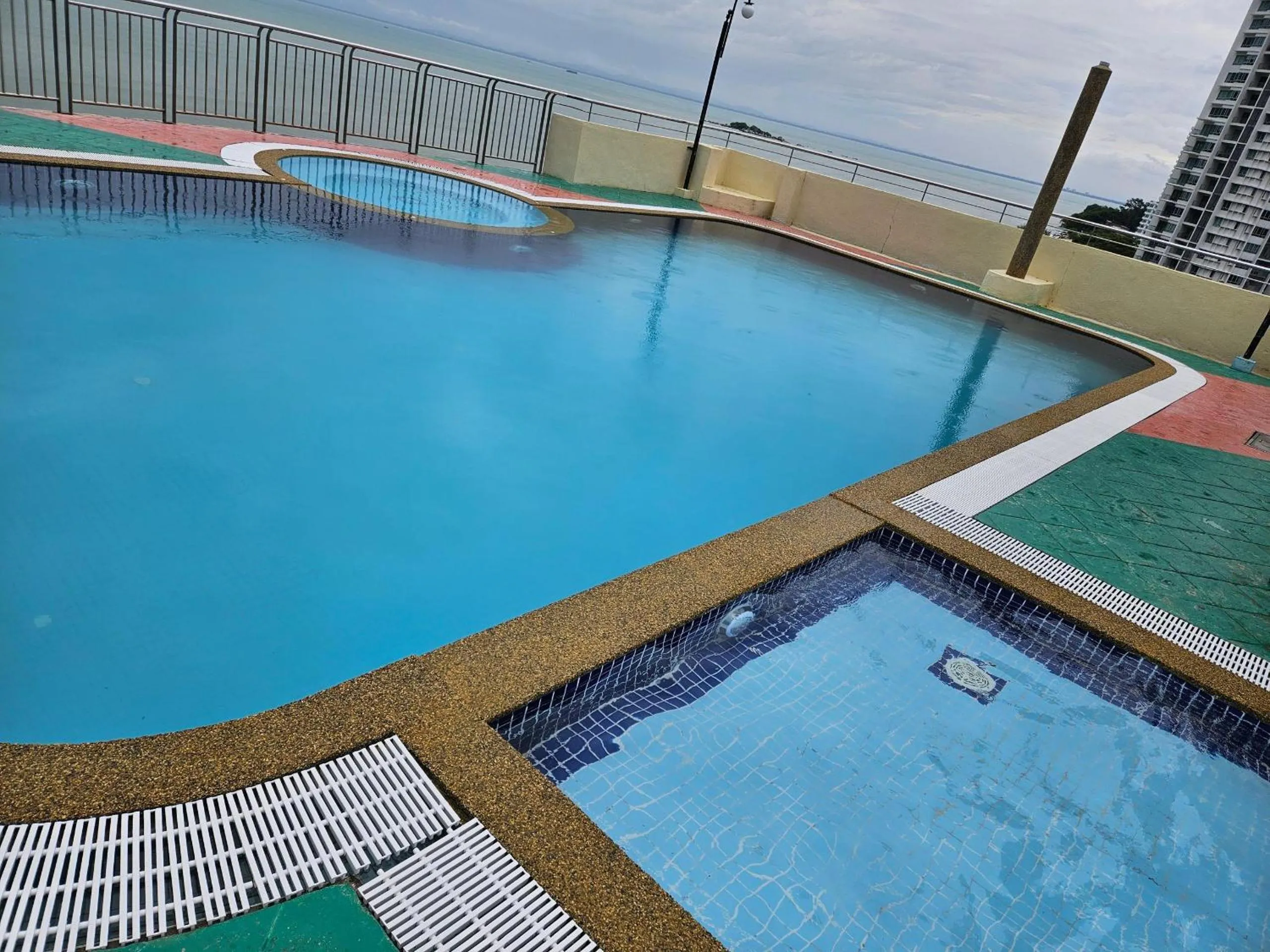 Swimming pool in Leisure Cove Hotel and Apartments