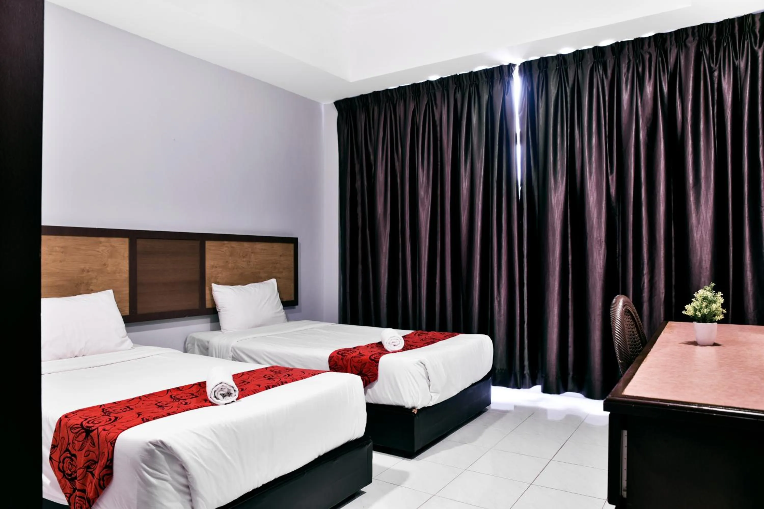 Family Room with Sea View in Leisure Cove Hotel and Apartments