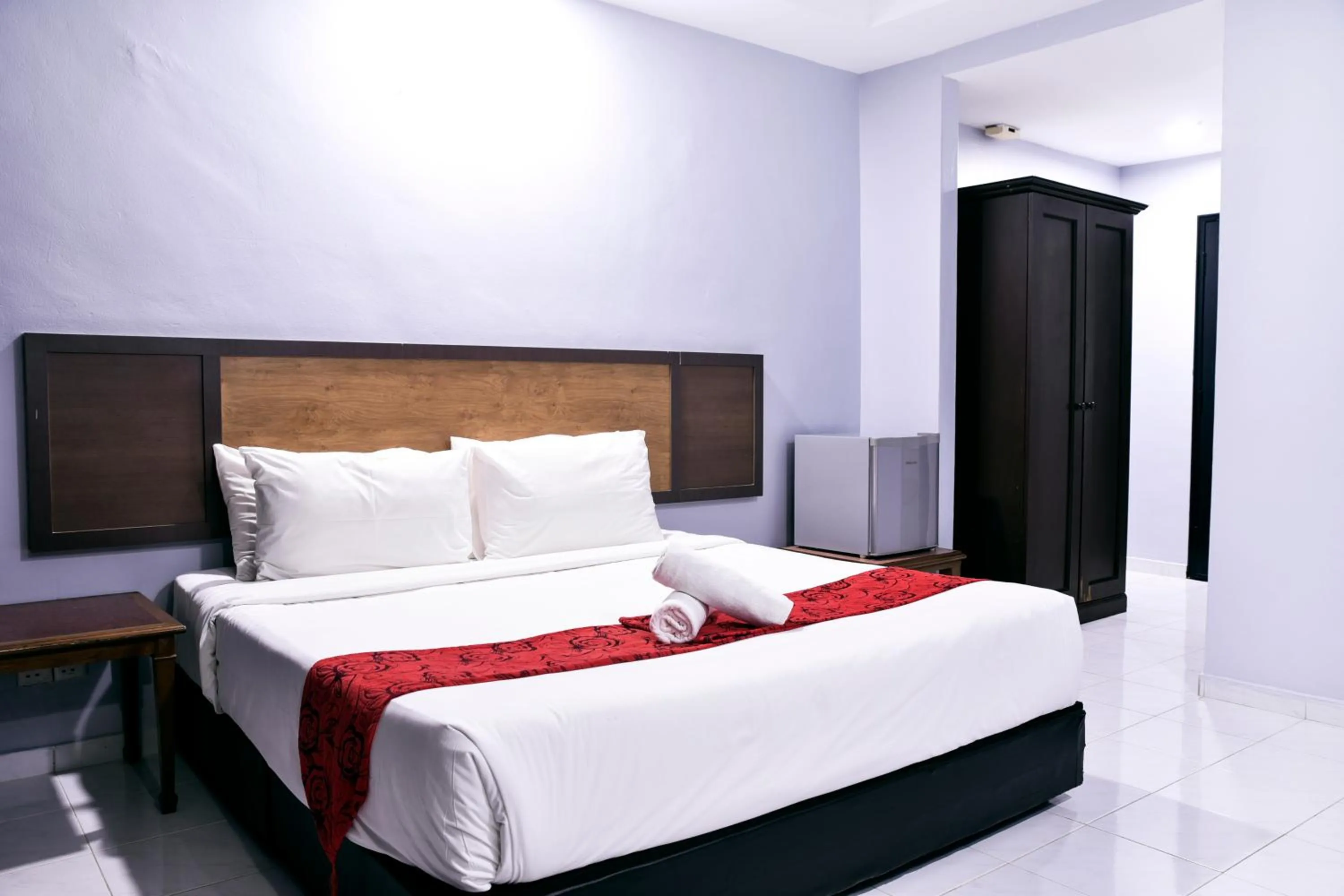 Deluxe King Room in Leisure Cove Hotel and Apartments