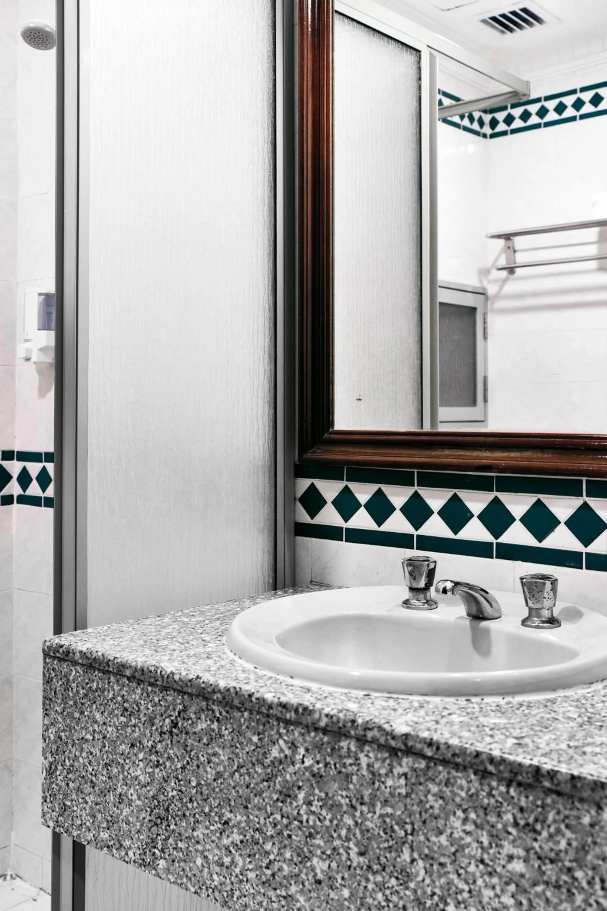 Bathroom in Leisure Cove Hotel and Apartments