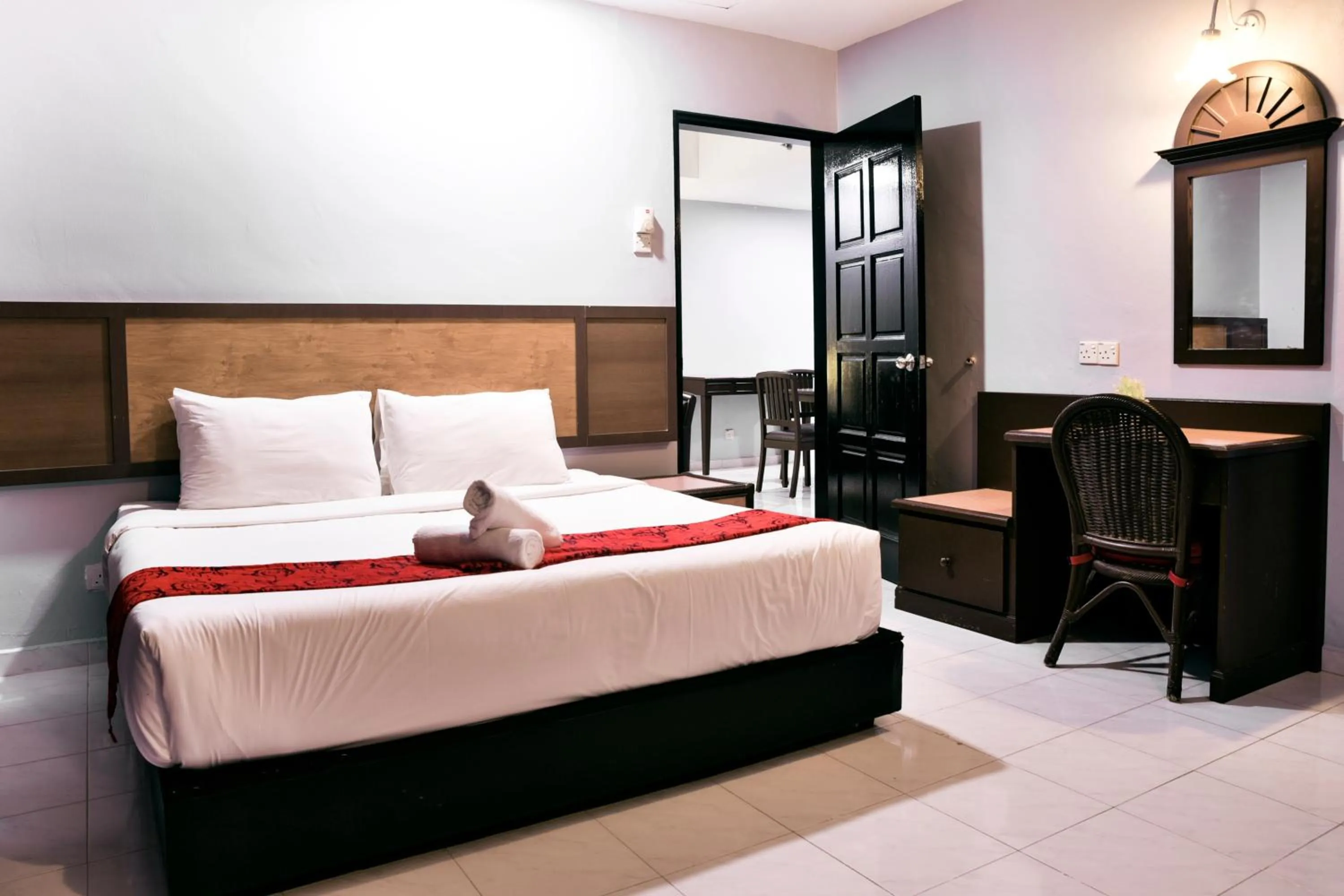 Family Room with Mountain View in Leisure Cove Hotel and Apartments