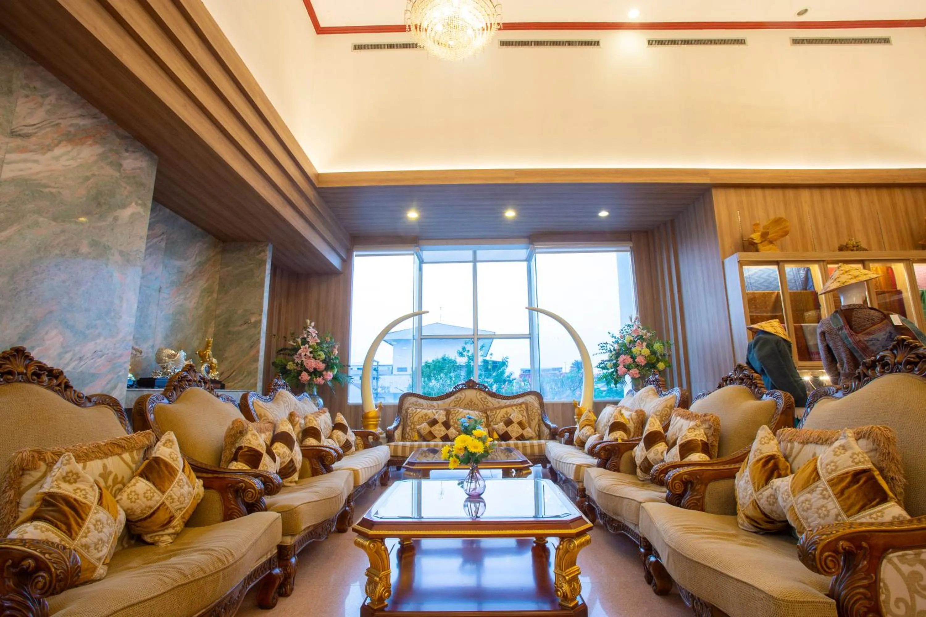 Living room in Thong Tarin Hotel