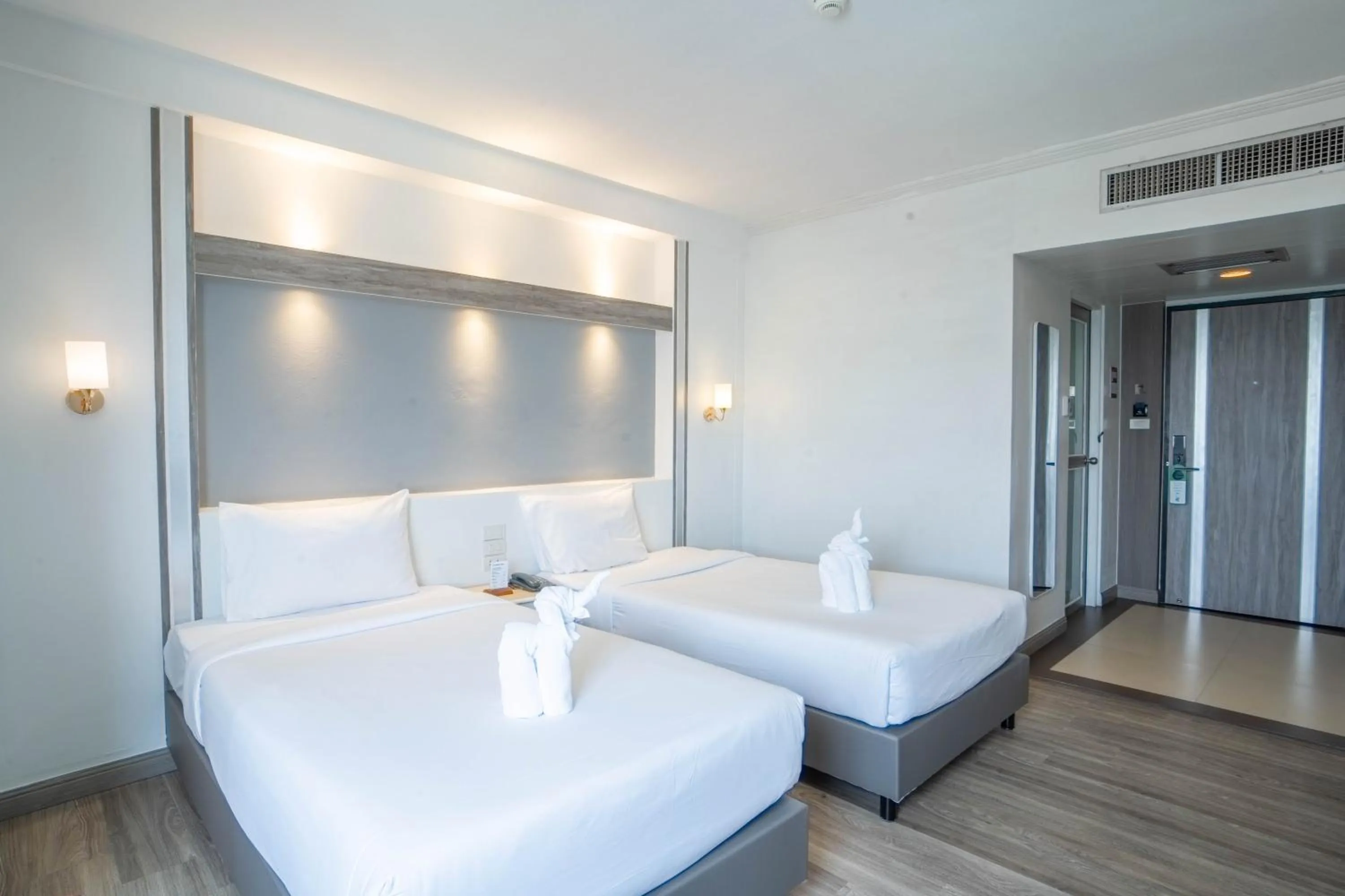 Bed in Thong Tarin Hotel