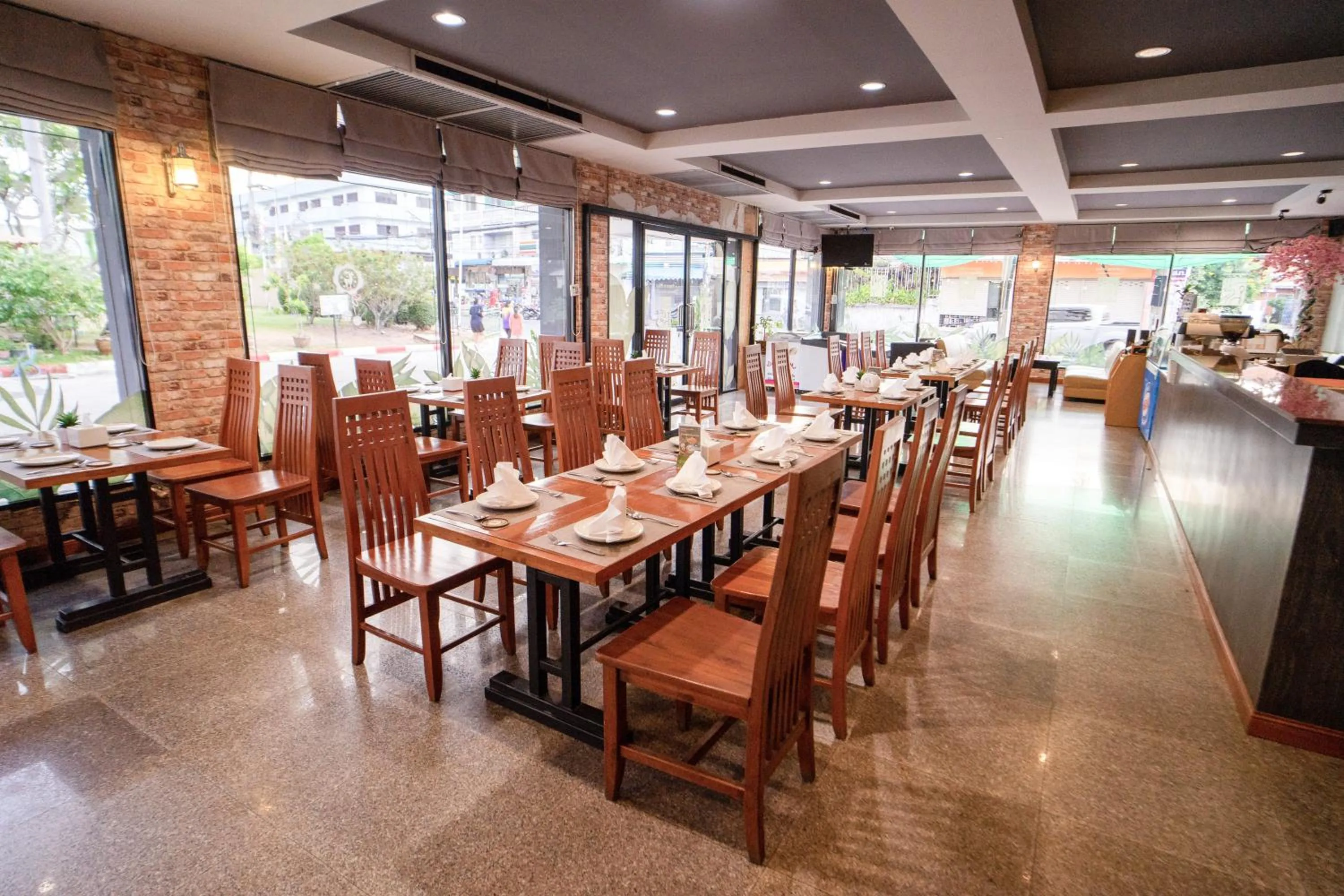 Restaurant/places to eat in Thongtarin Hotel