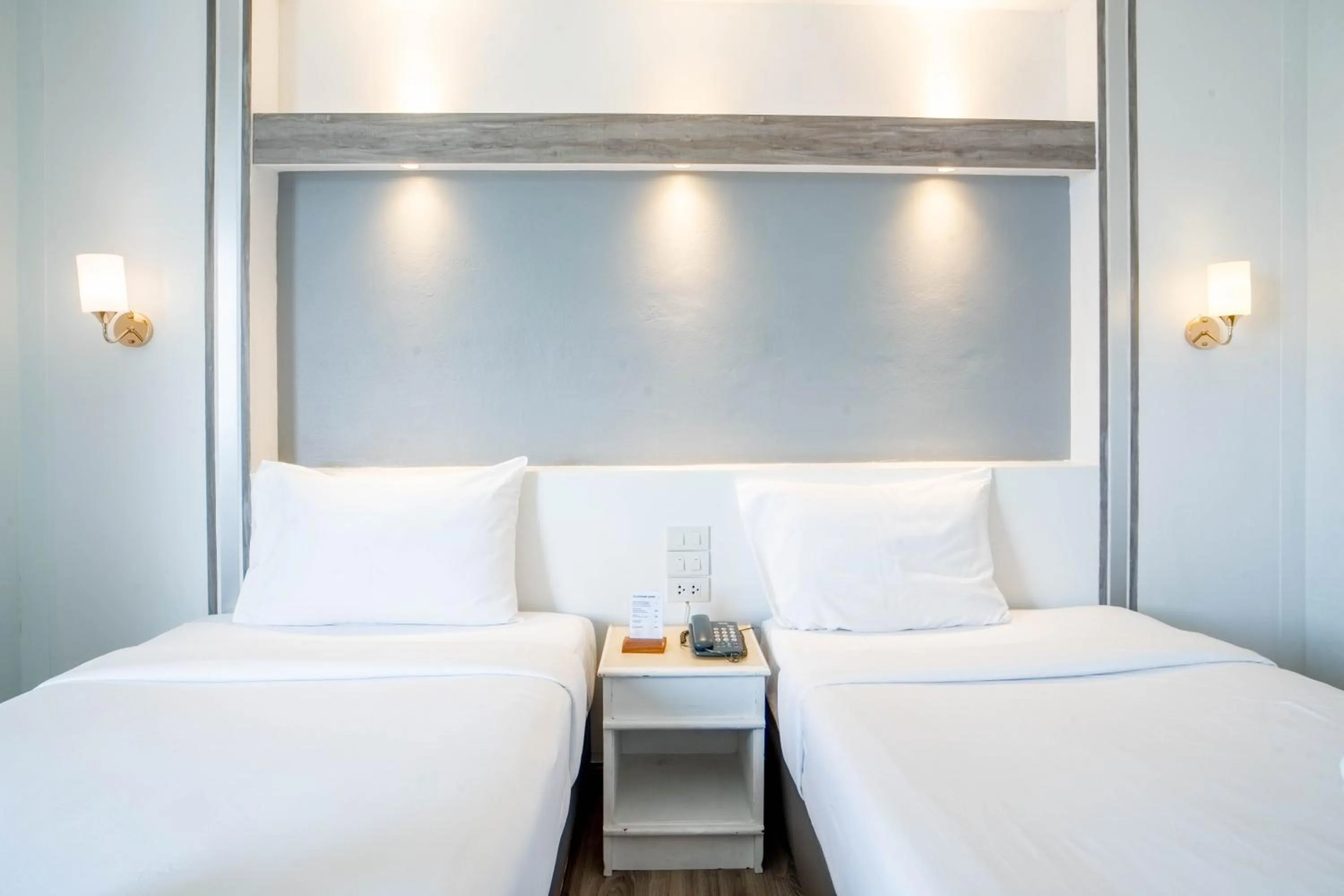 Bedroom, Bed in Thong Tarin Hotel