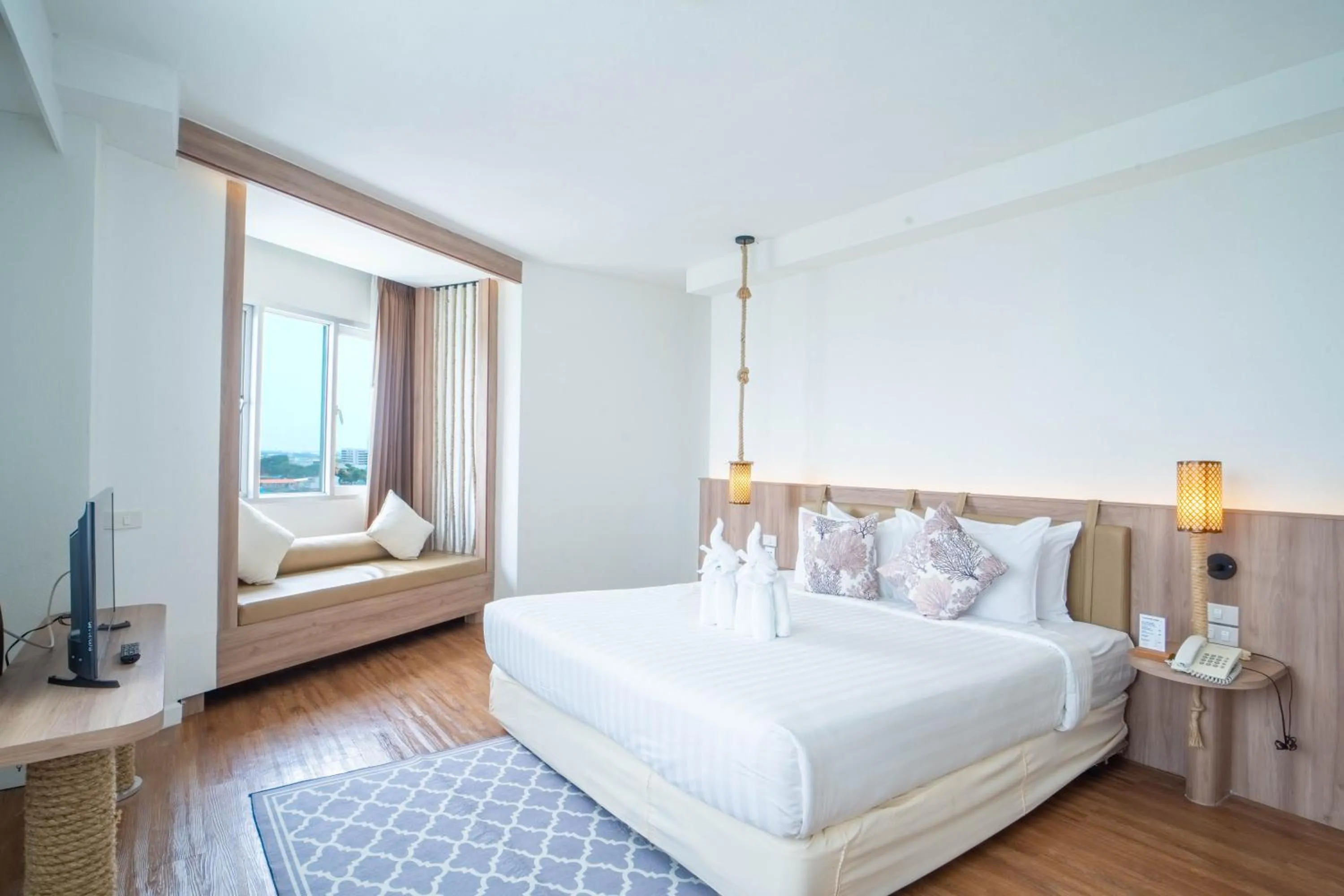 Bed in Thong Tarin Hotel