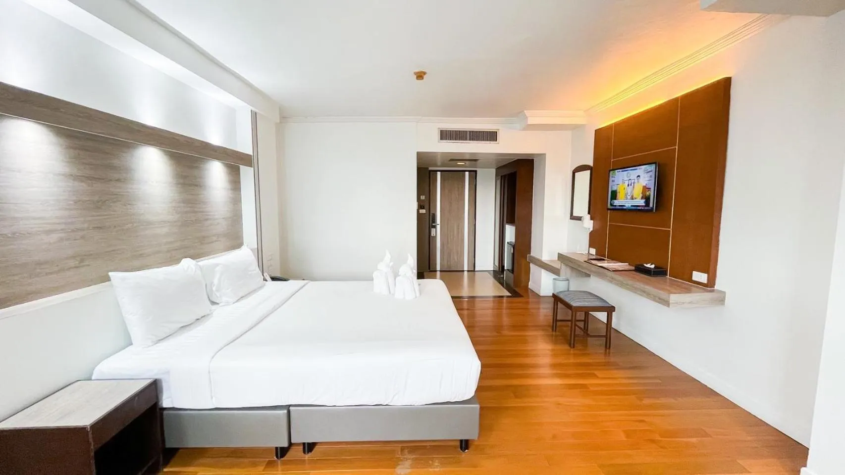 Bedroom, Bed in Thong Tarin Hotel