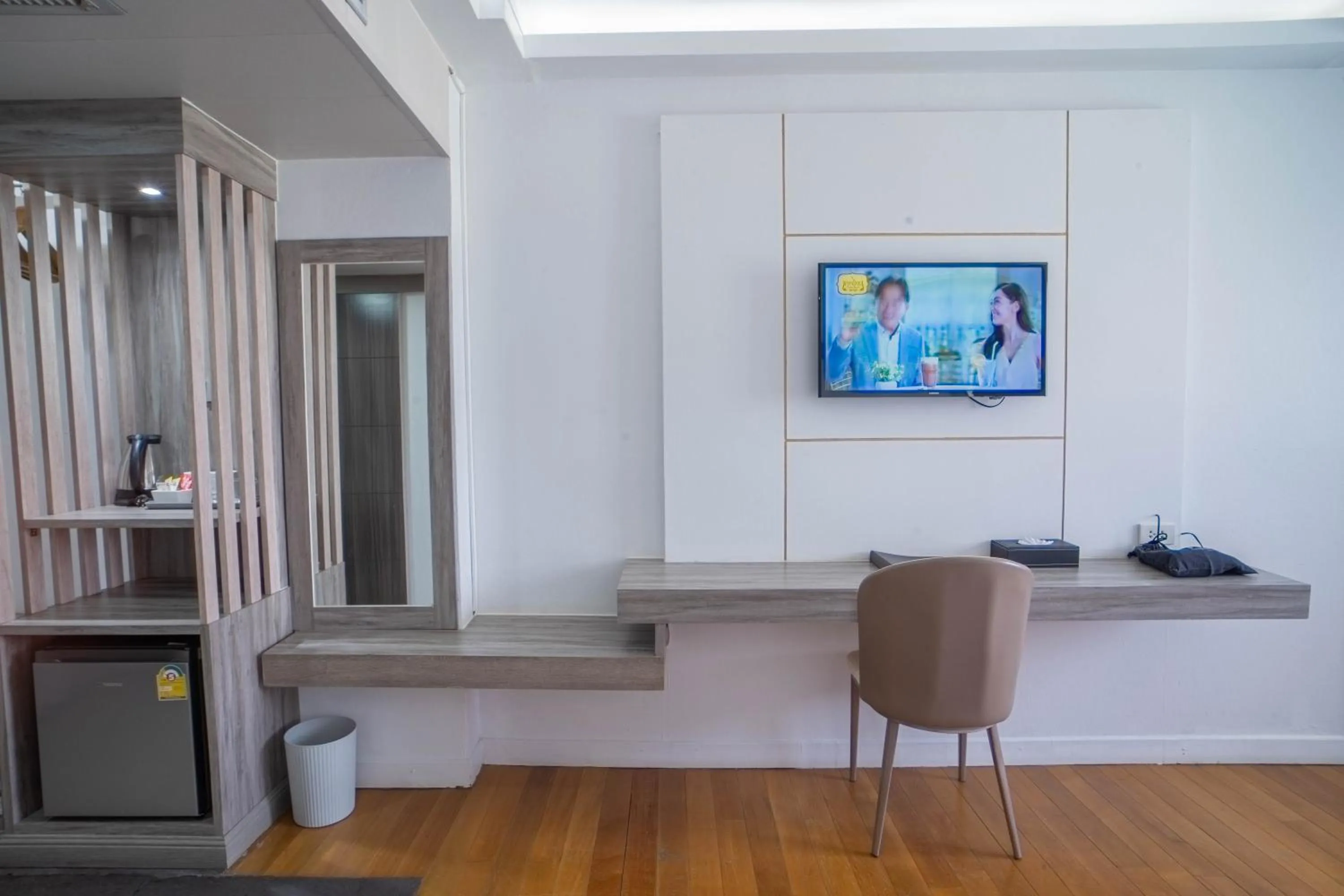 Communal lounge/ TV room in Thong Tarin Hotel