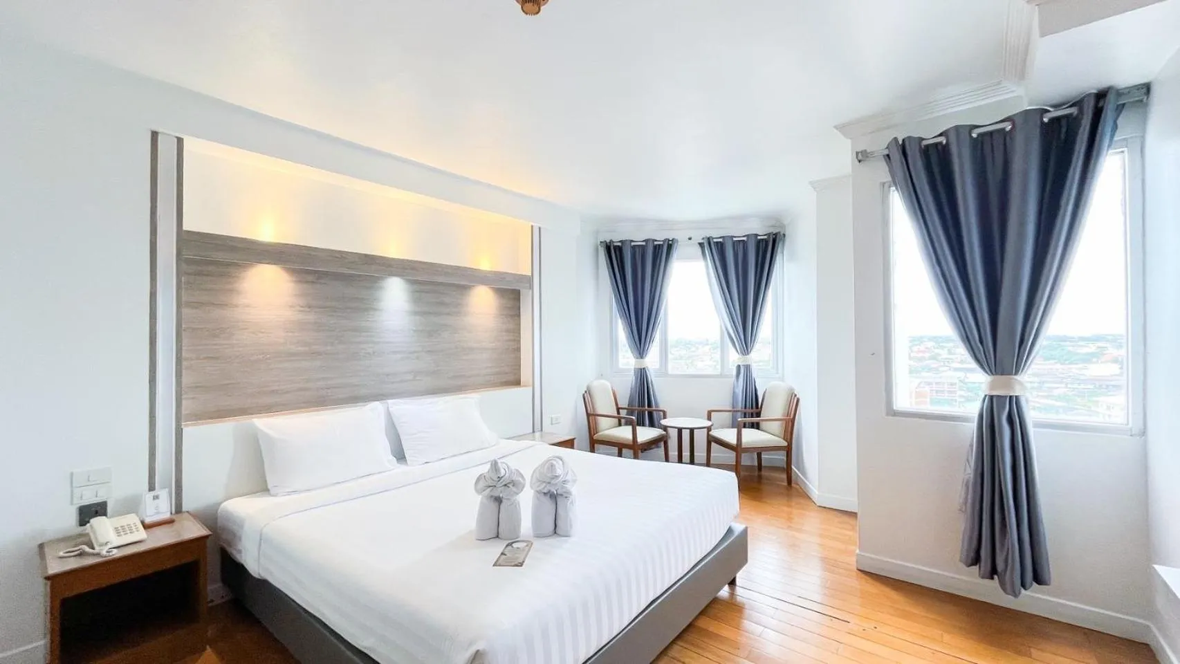 Bedroom, Bed in Thong Tarin Hotel