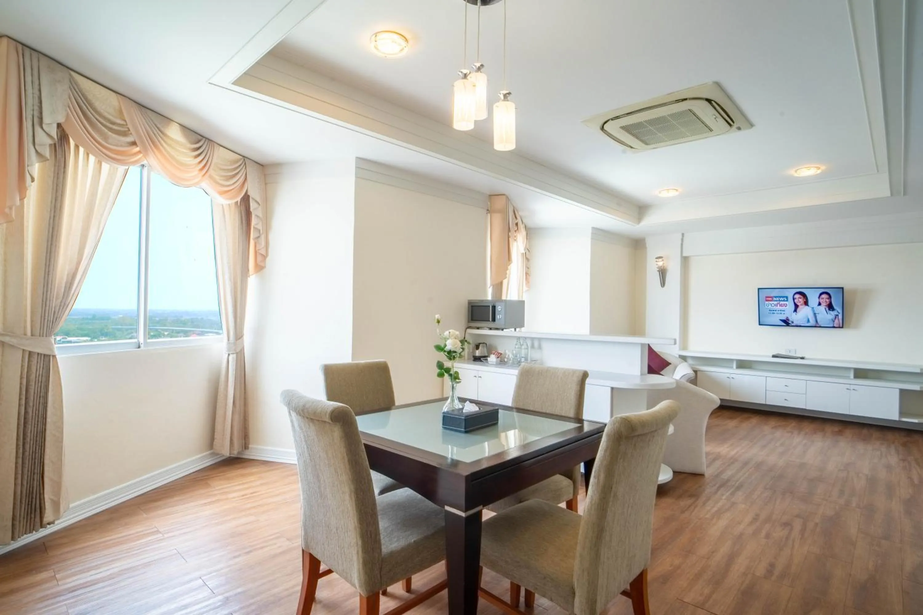 Living room in Thong Tarin Hotel