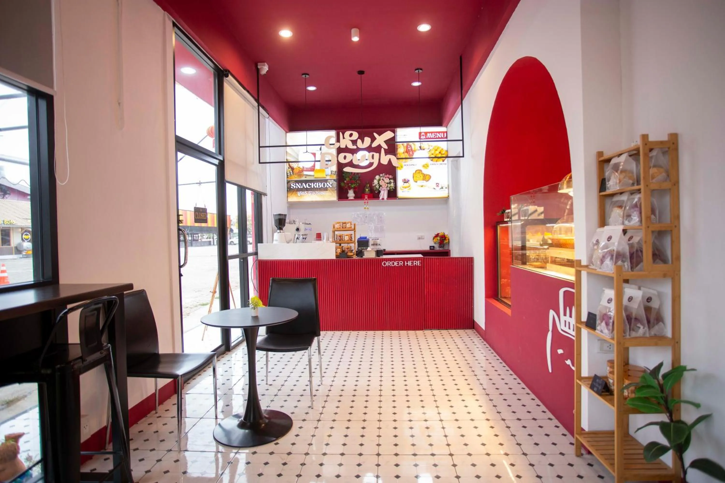 On-site shops in Thong Tarin Hotel