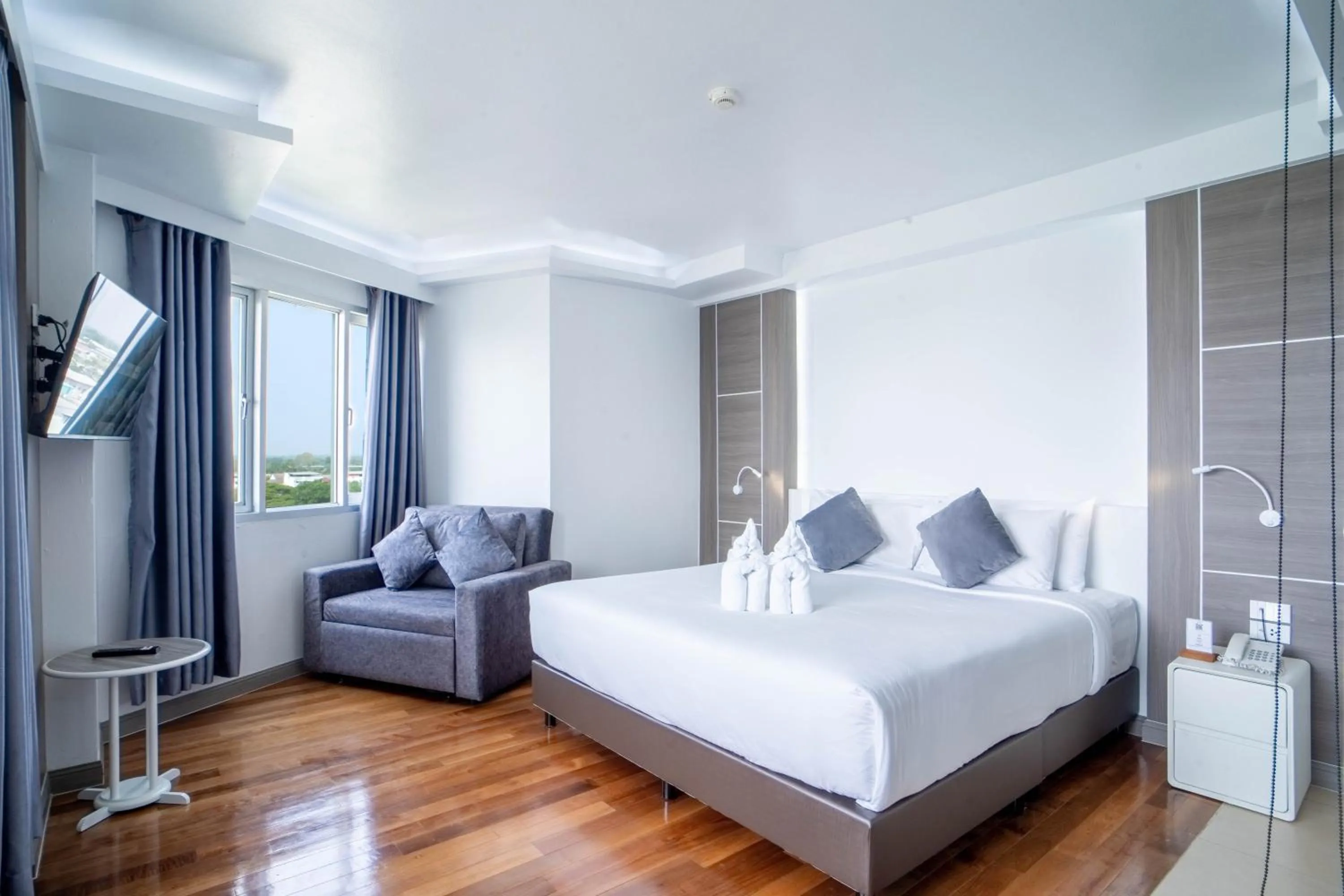 Bed in Thong Tarin Hotel