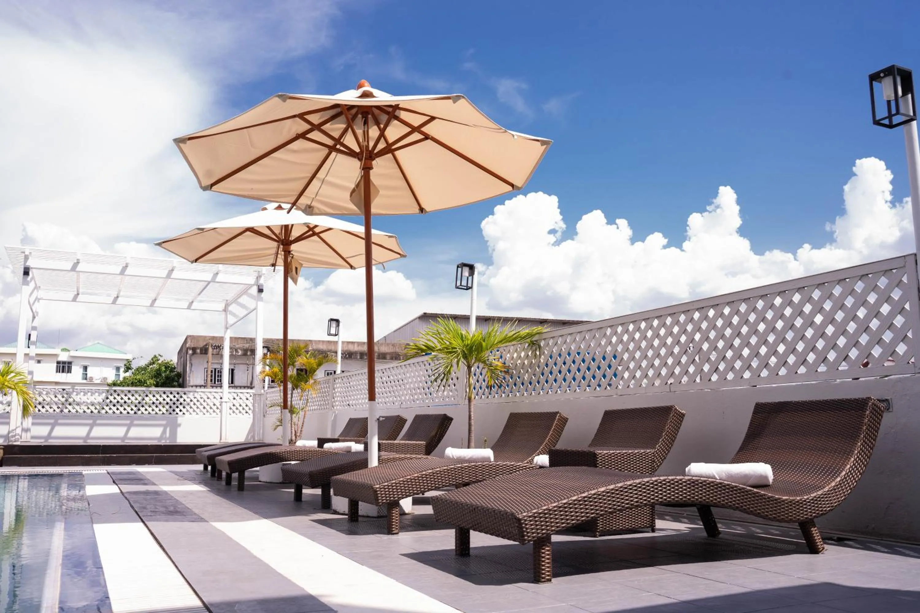 Swimming pool in Thongtarin Hotel