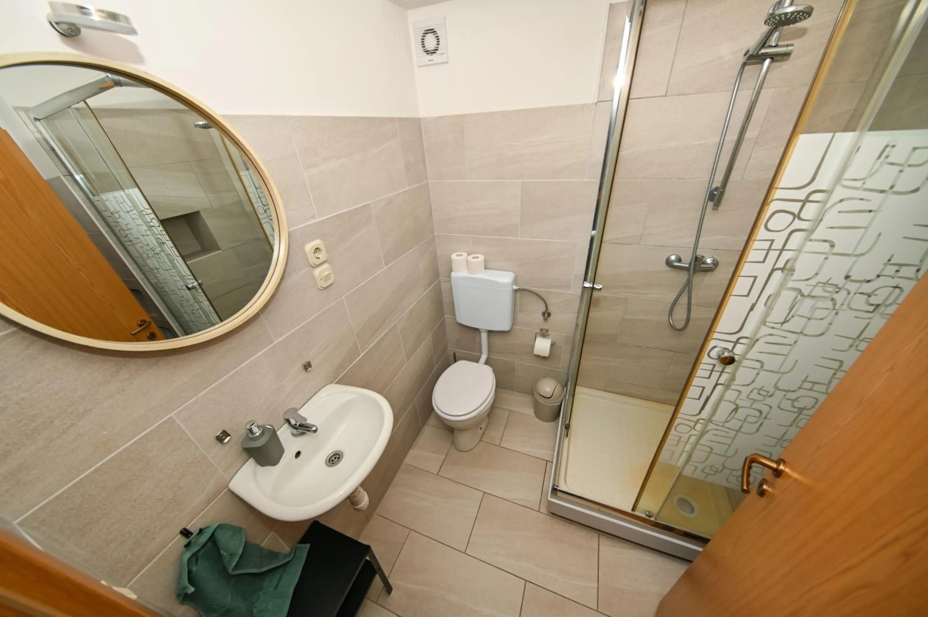 The Lazy Monkey Hostel & Apartments