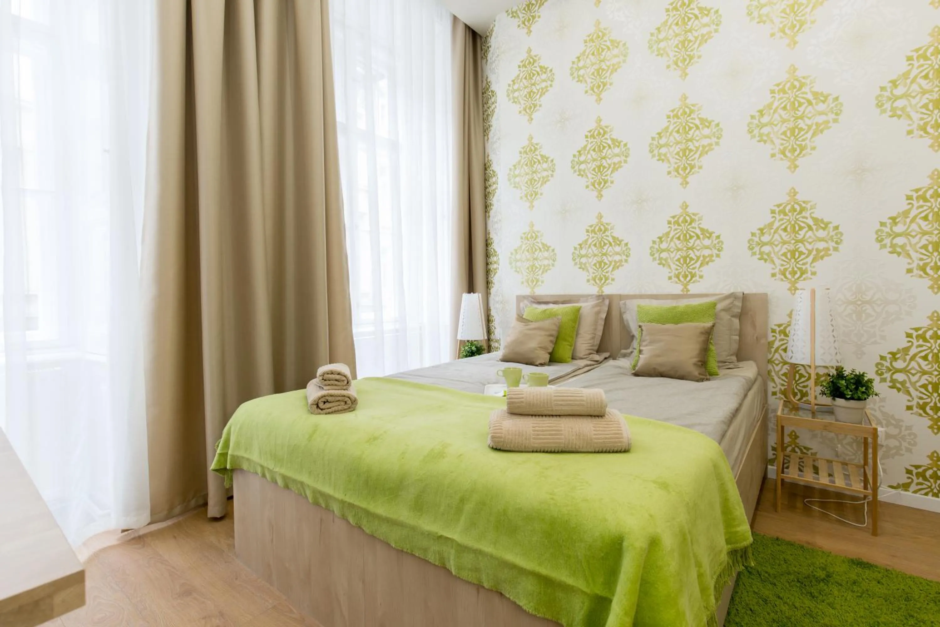 Bed in Budapest Holiday Colours