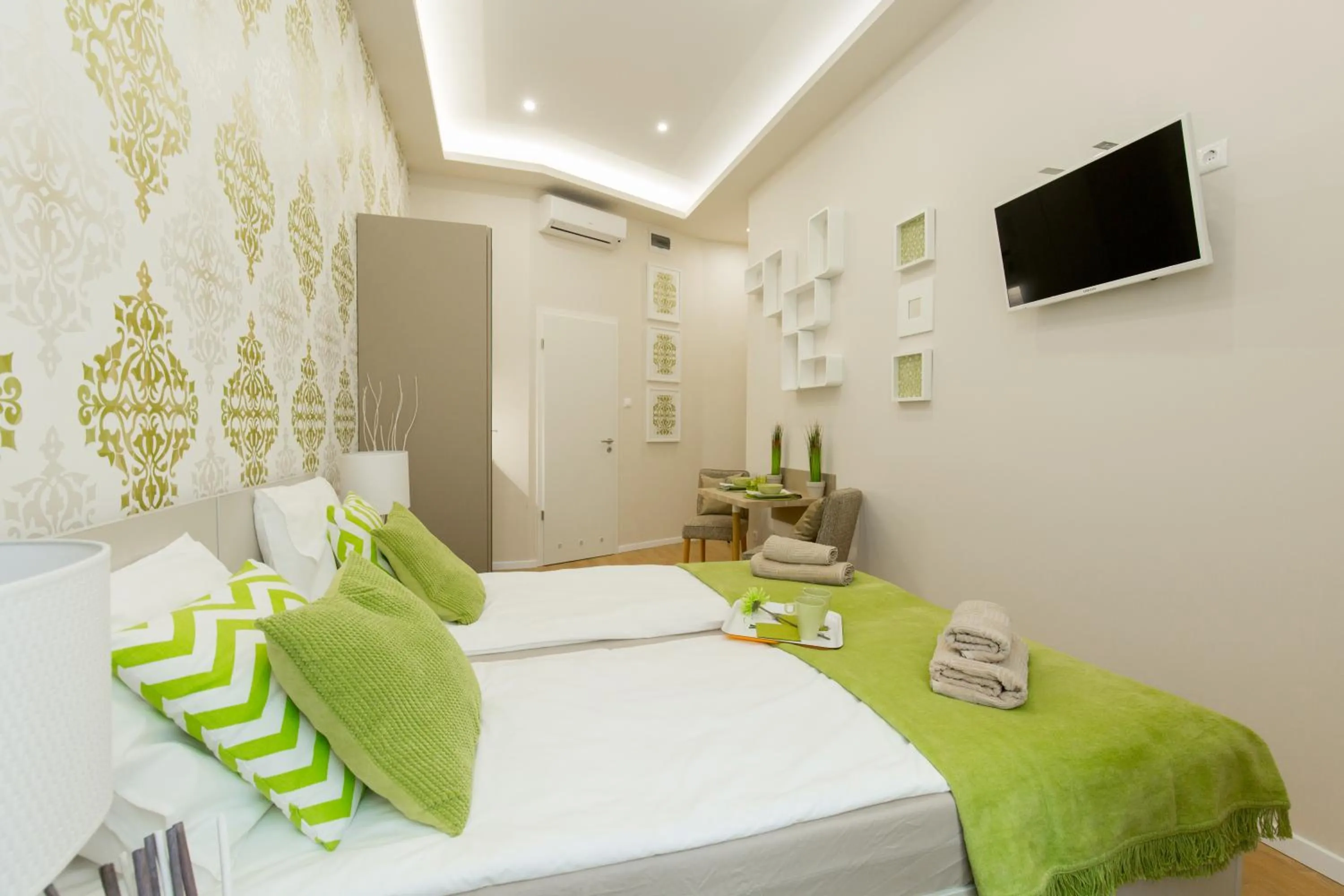 Photo of the whole room, Bed in Budapest Holiday Colours