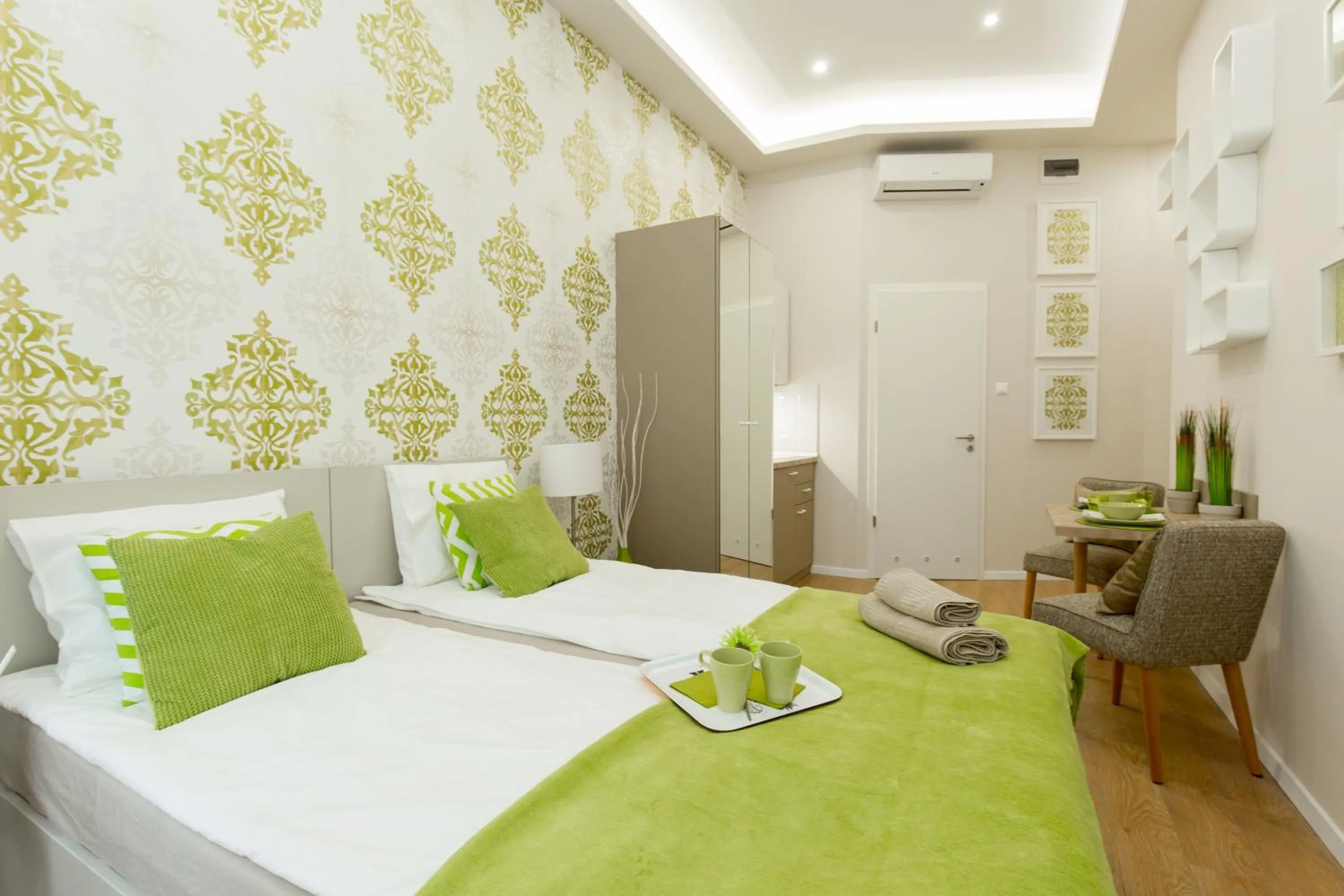 Photo of the whole room, Bed in Budapest Holiday Colours