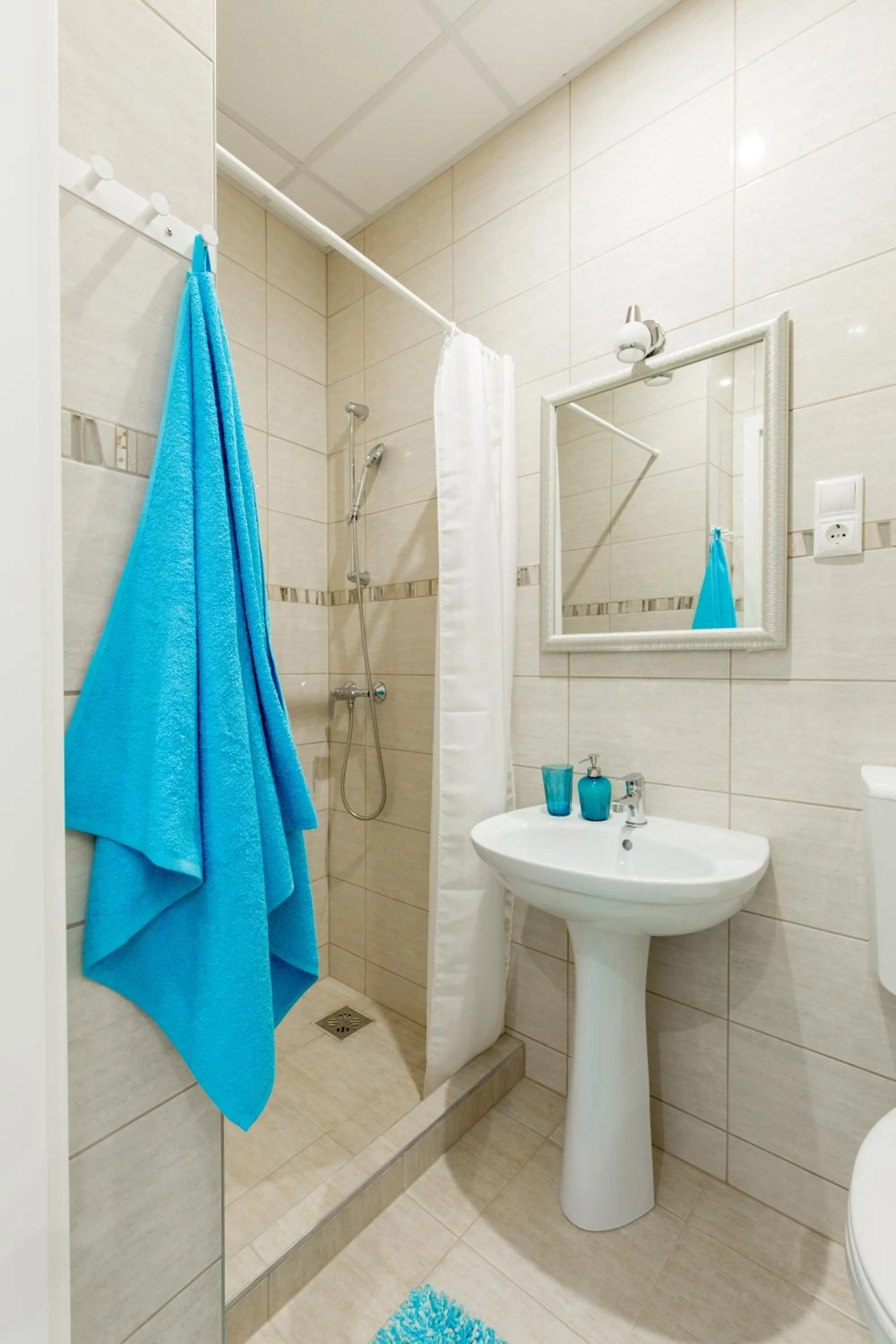 Bathroom in Budapest Holiday Colours