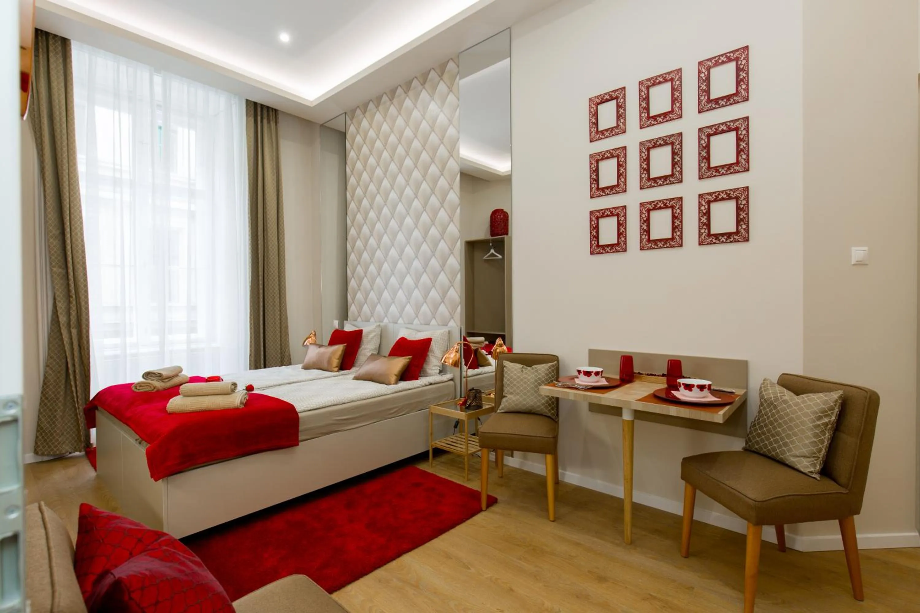 Photo of the whole room, Bed in Budapest Holiday Colours