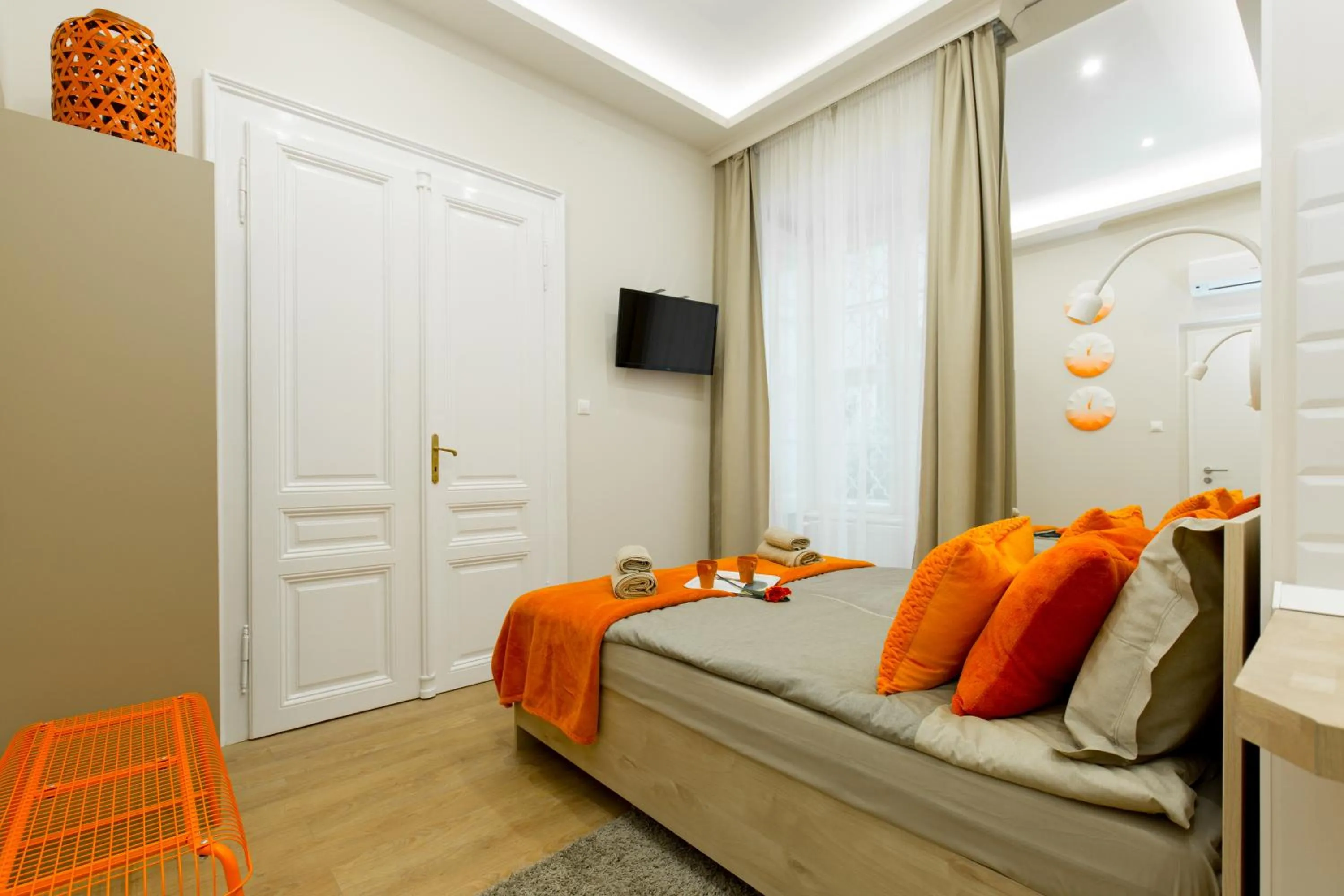 Photo of the whole room, Bed in Budapest Holiday Colours