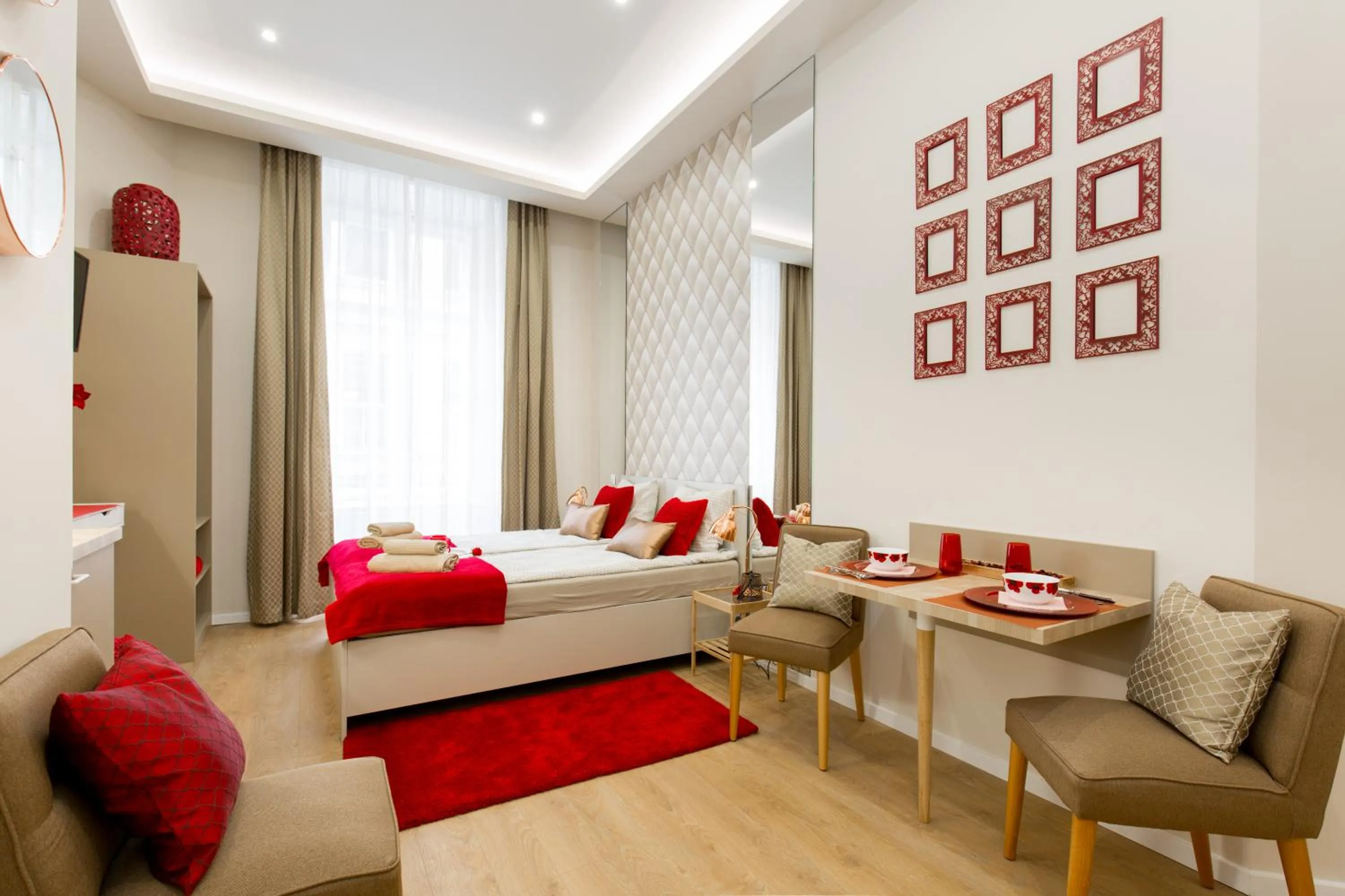 Photo of the whole room in Budapest Holiday Colours