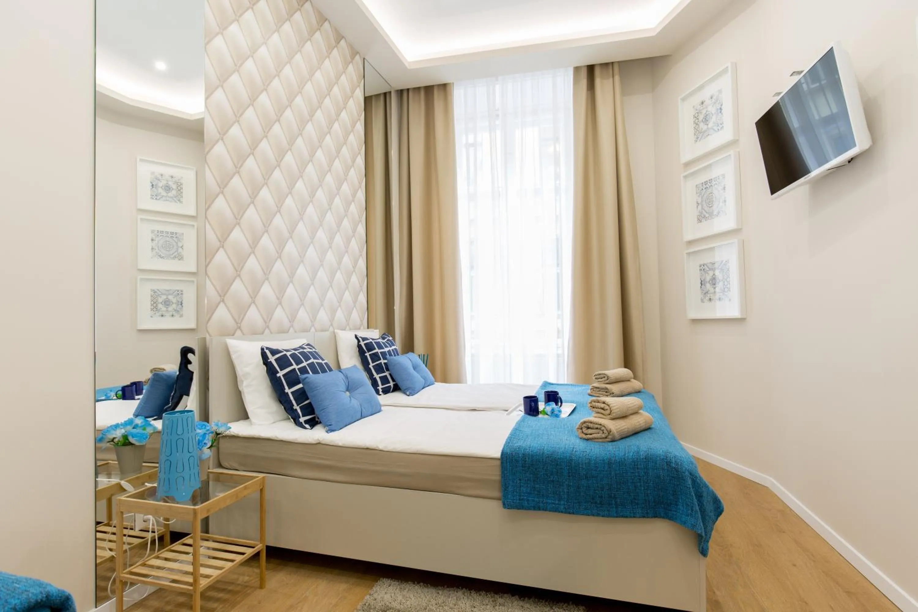 Bed in Budapest Holiday Colours