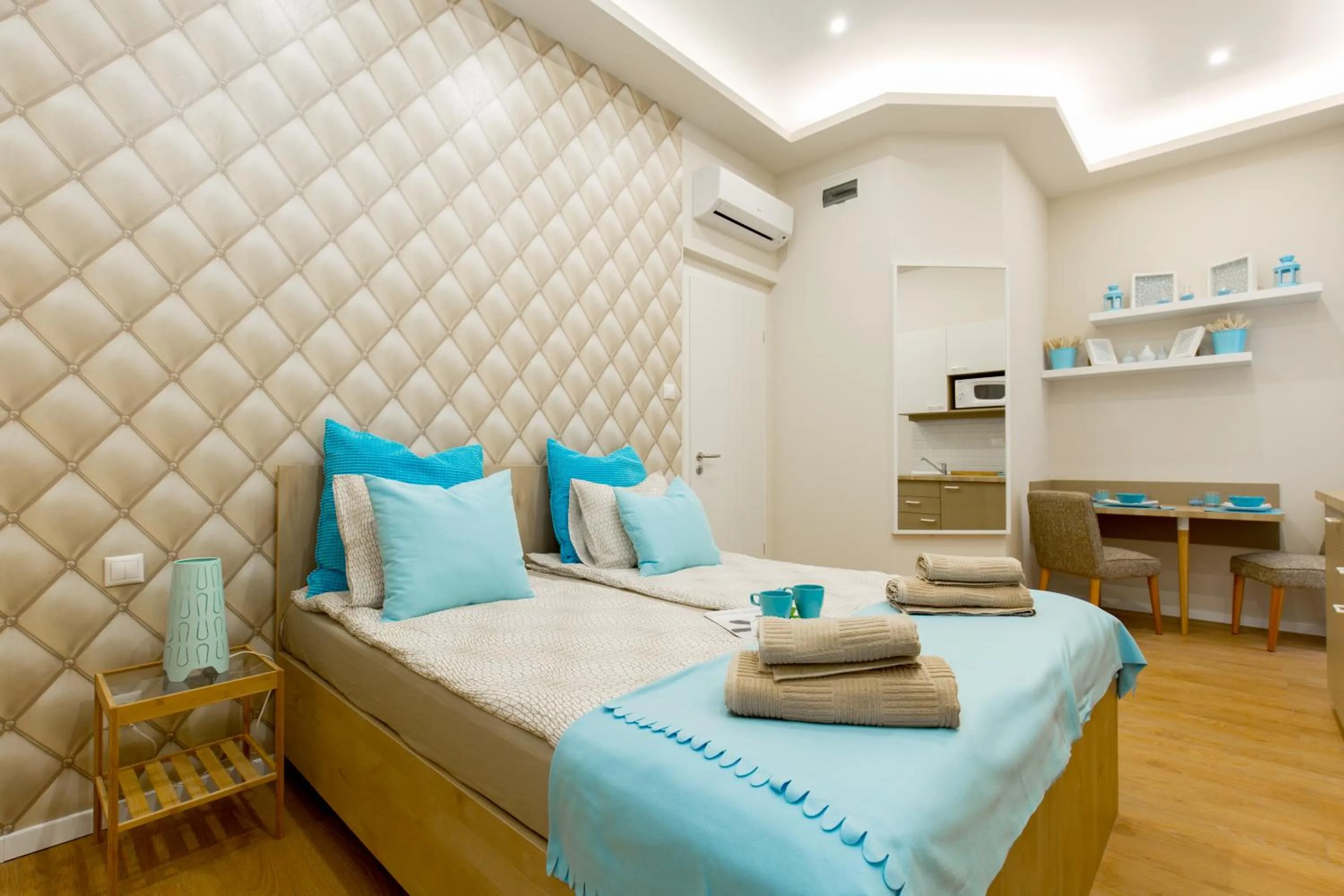 Photo of the whole room, Bed in Budapest Holiday Colours