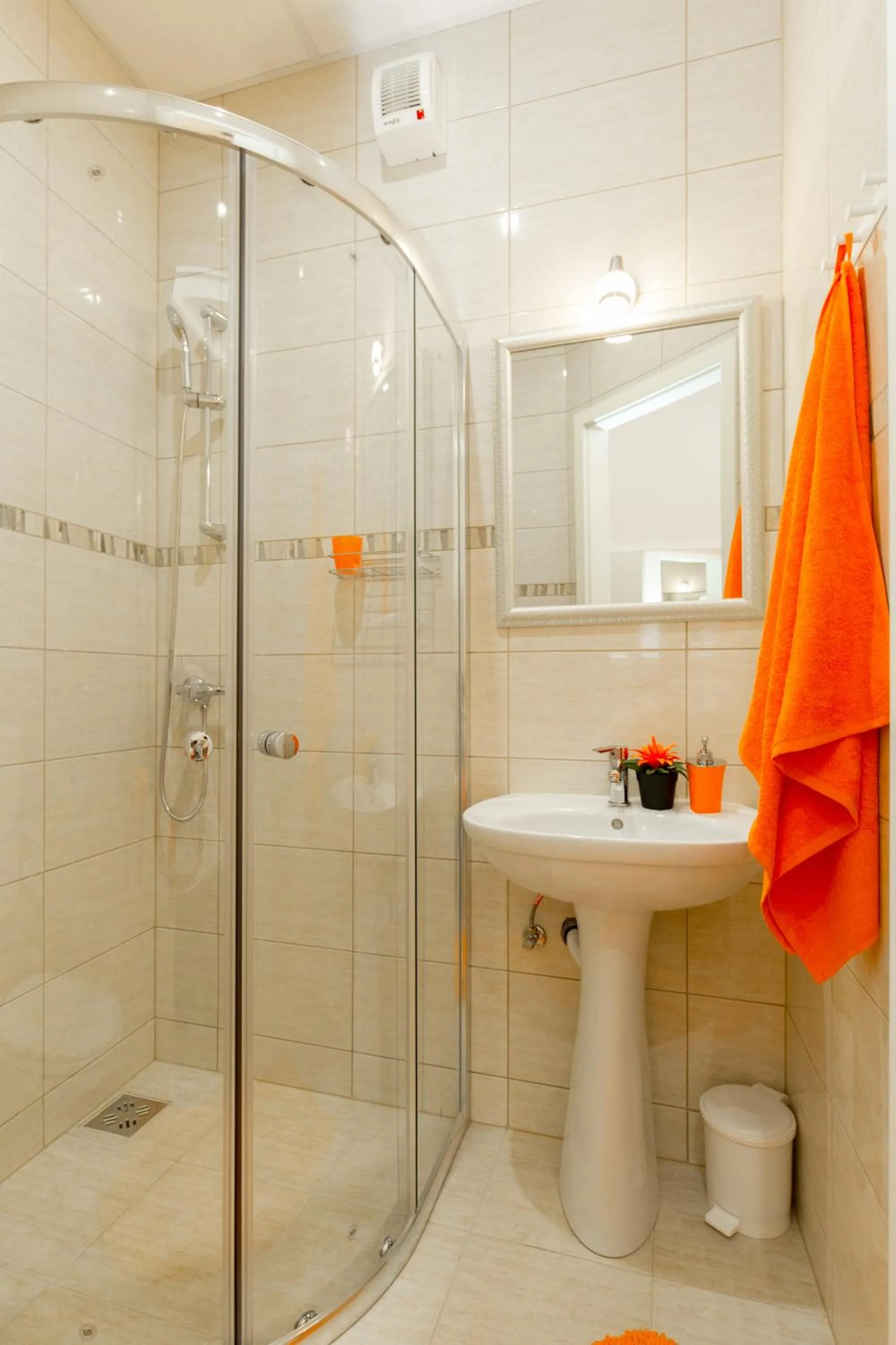 Bathroom in Budapest Holiday Colours