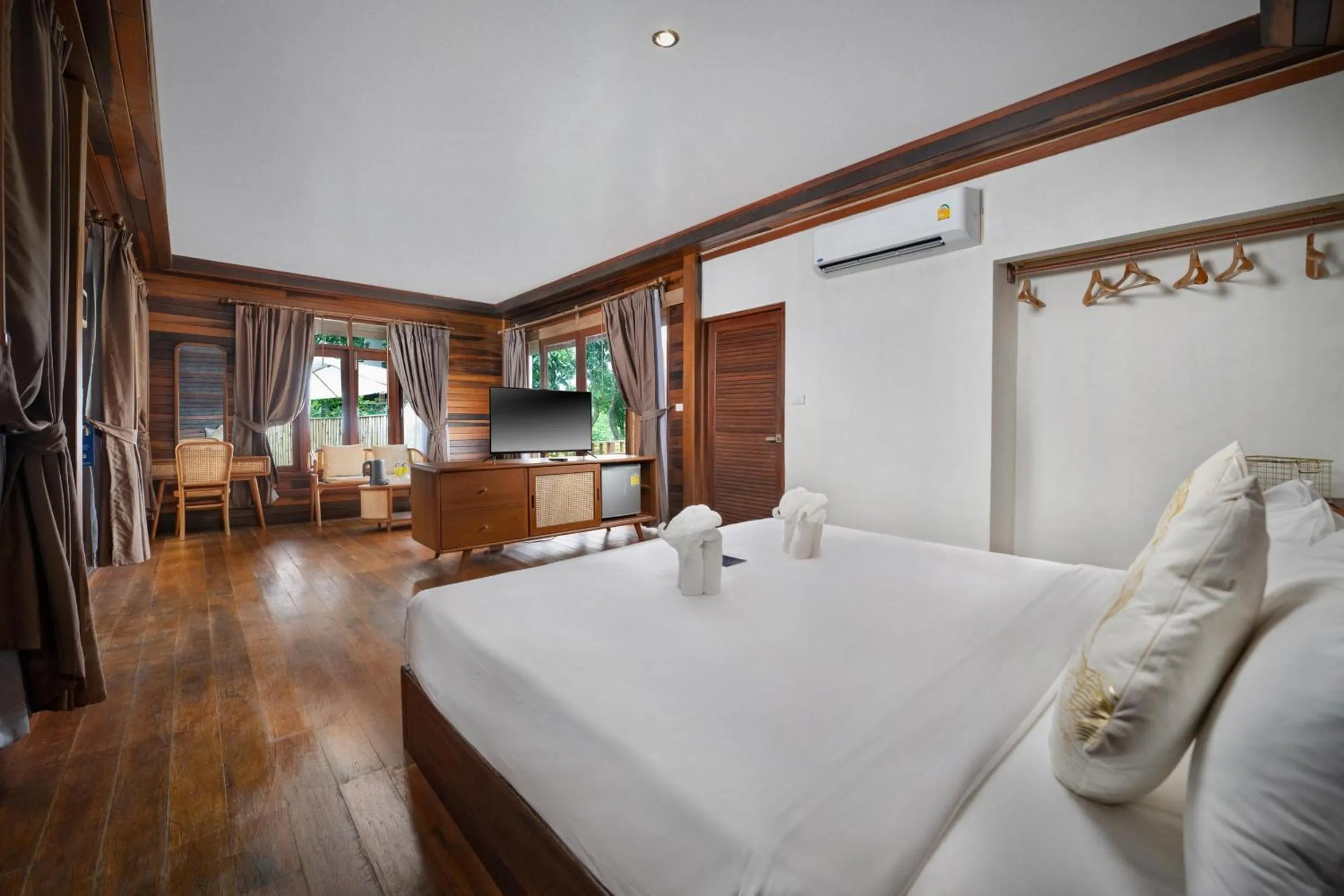 Photo of the whole room, Bed in Dusit Buncha Koh Tao by Riya Group