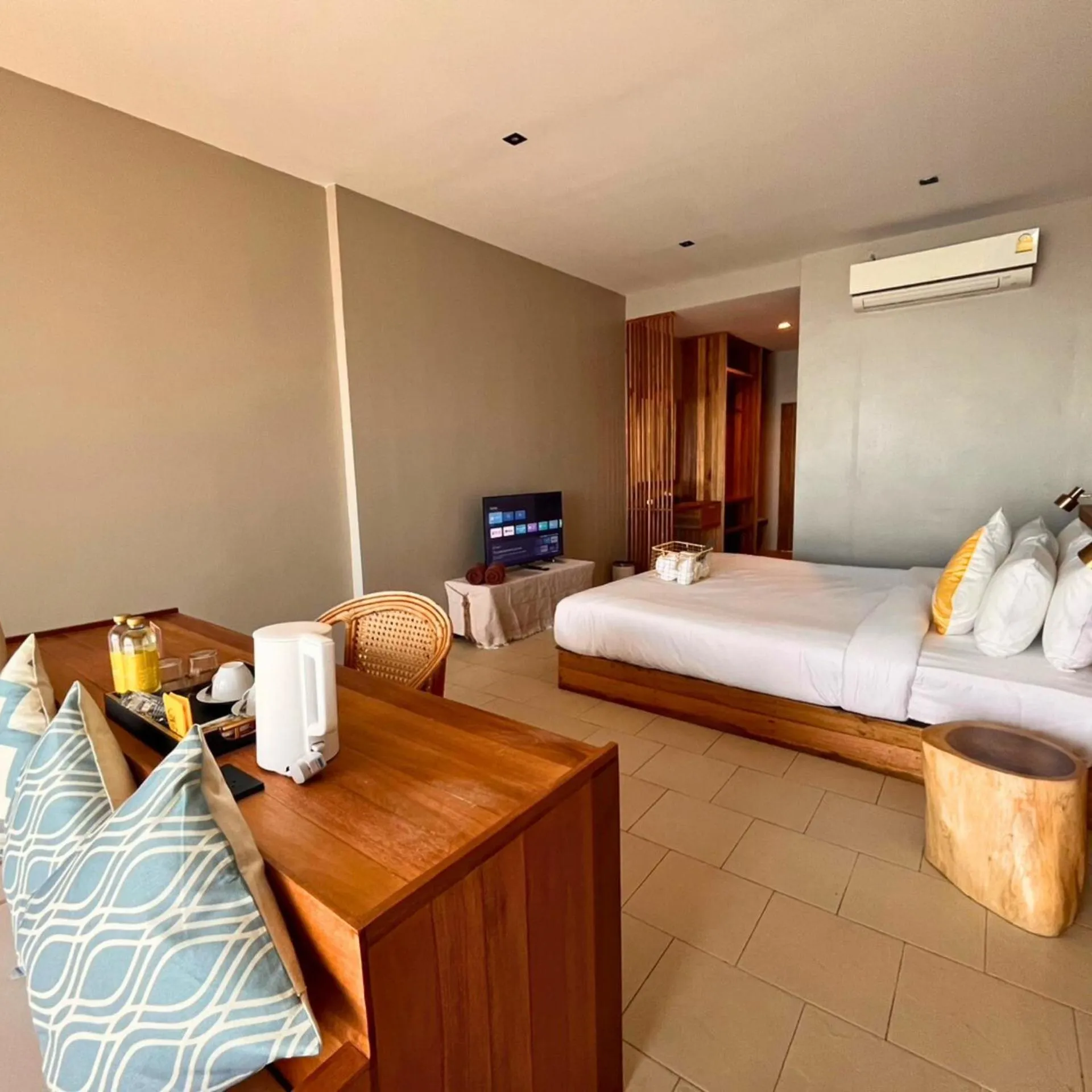 Bed in Dusit Buncha Koh Tao by Riya Group