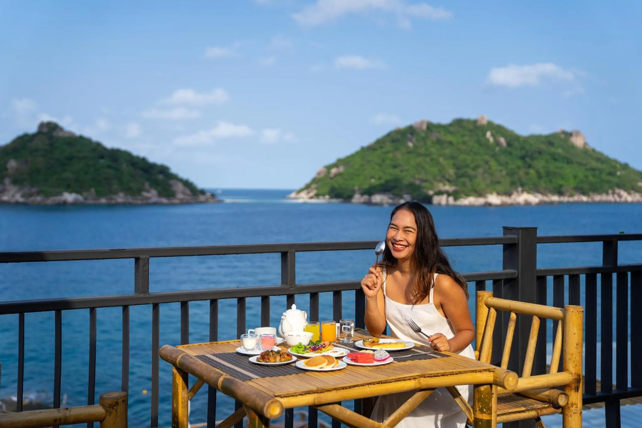 Day in Dusit Buncha Koh Tao by Riya Group