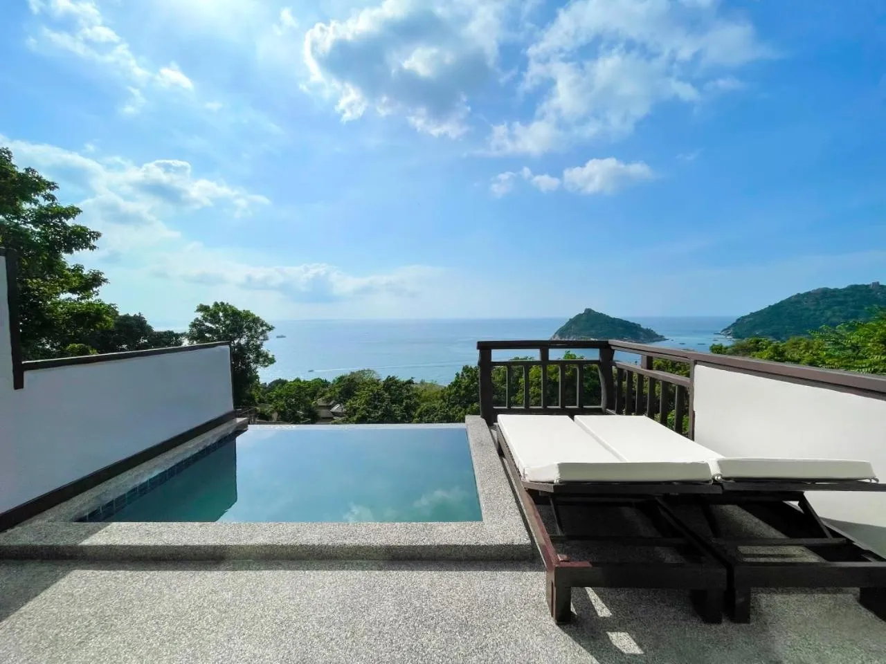 Natural landscape in Dusit Buncha Koh Tao by Riya Group