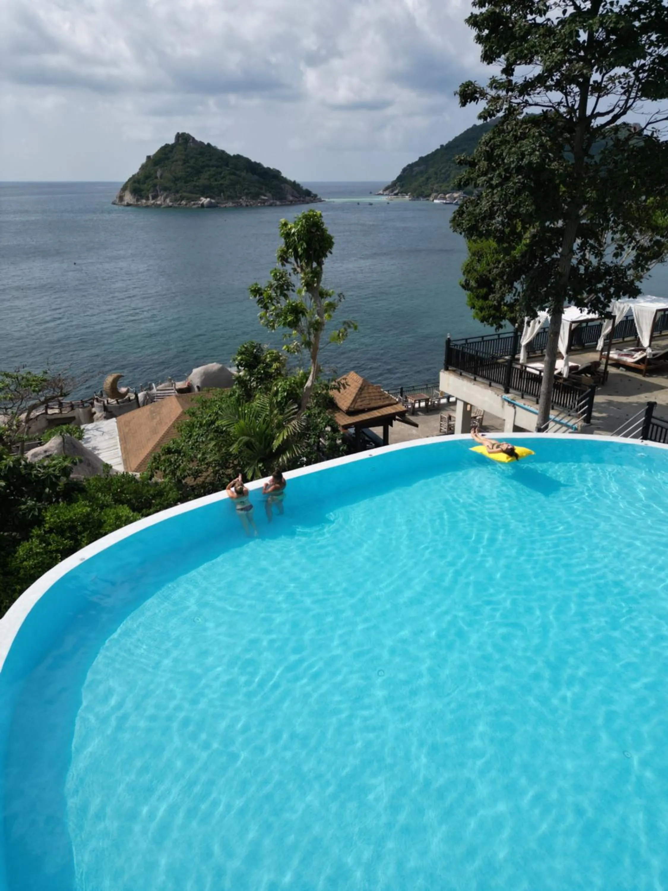 Swimming pool in Dusit Buncha Koh Tao by Riya Group