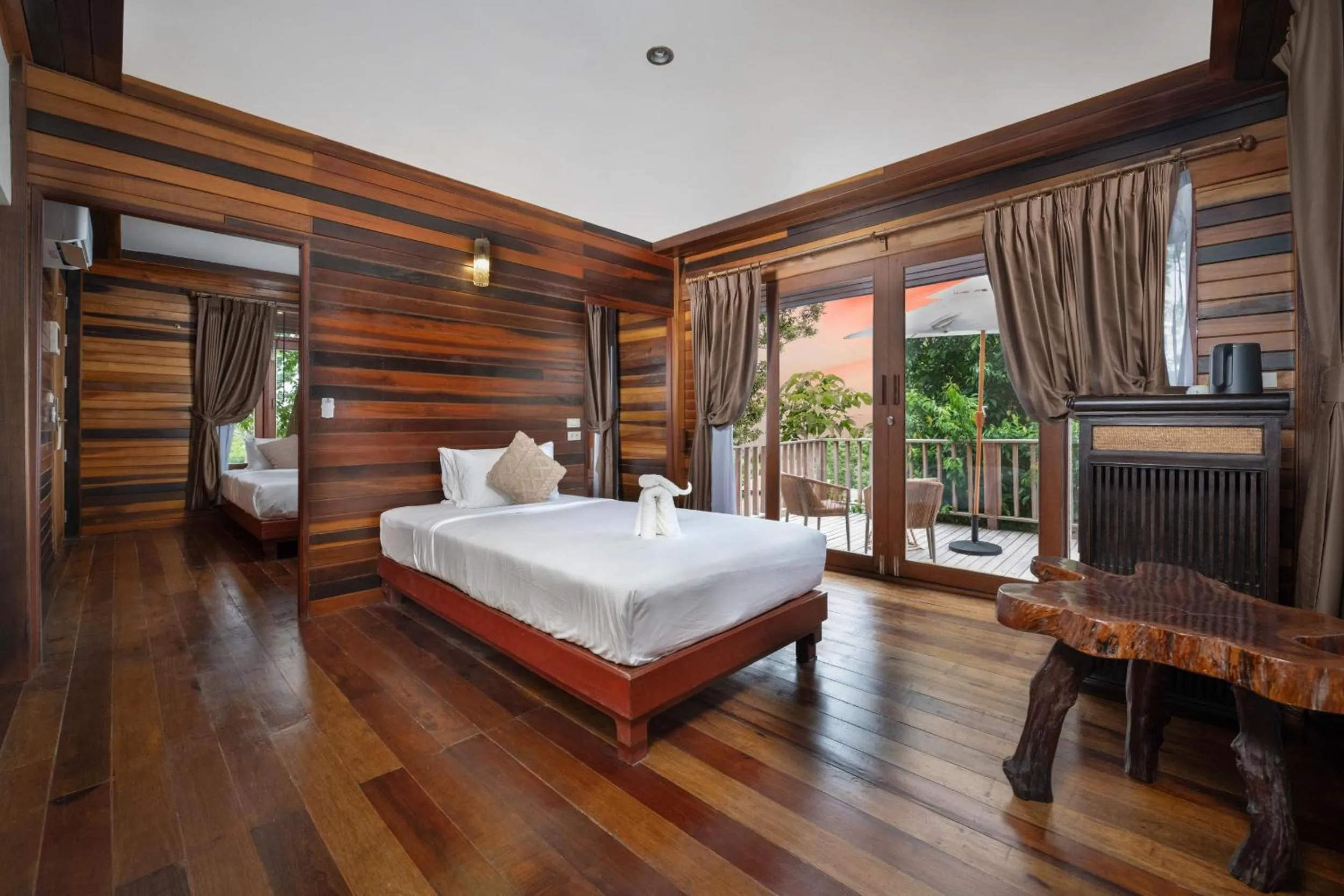 Bed in Dusit Buncha Koh Tao by Riya Group