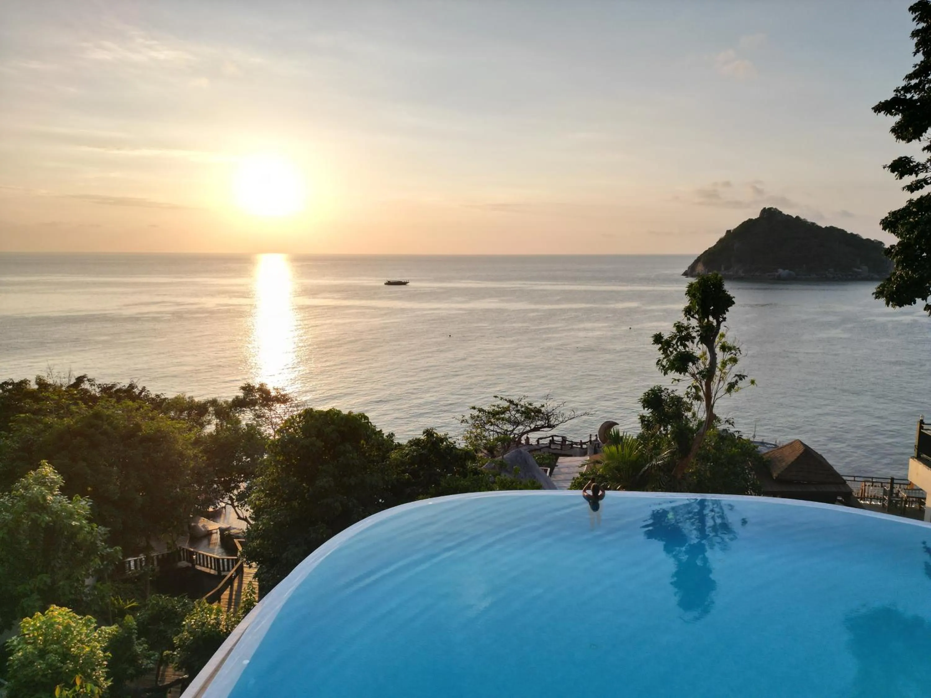 Swimming pool in Dusit Buncha Koh Tao by Riya Group