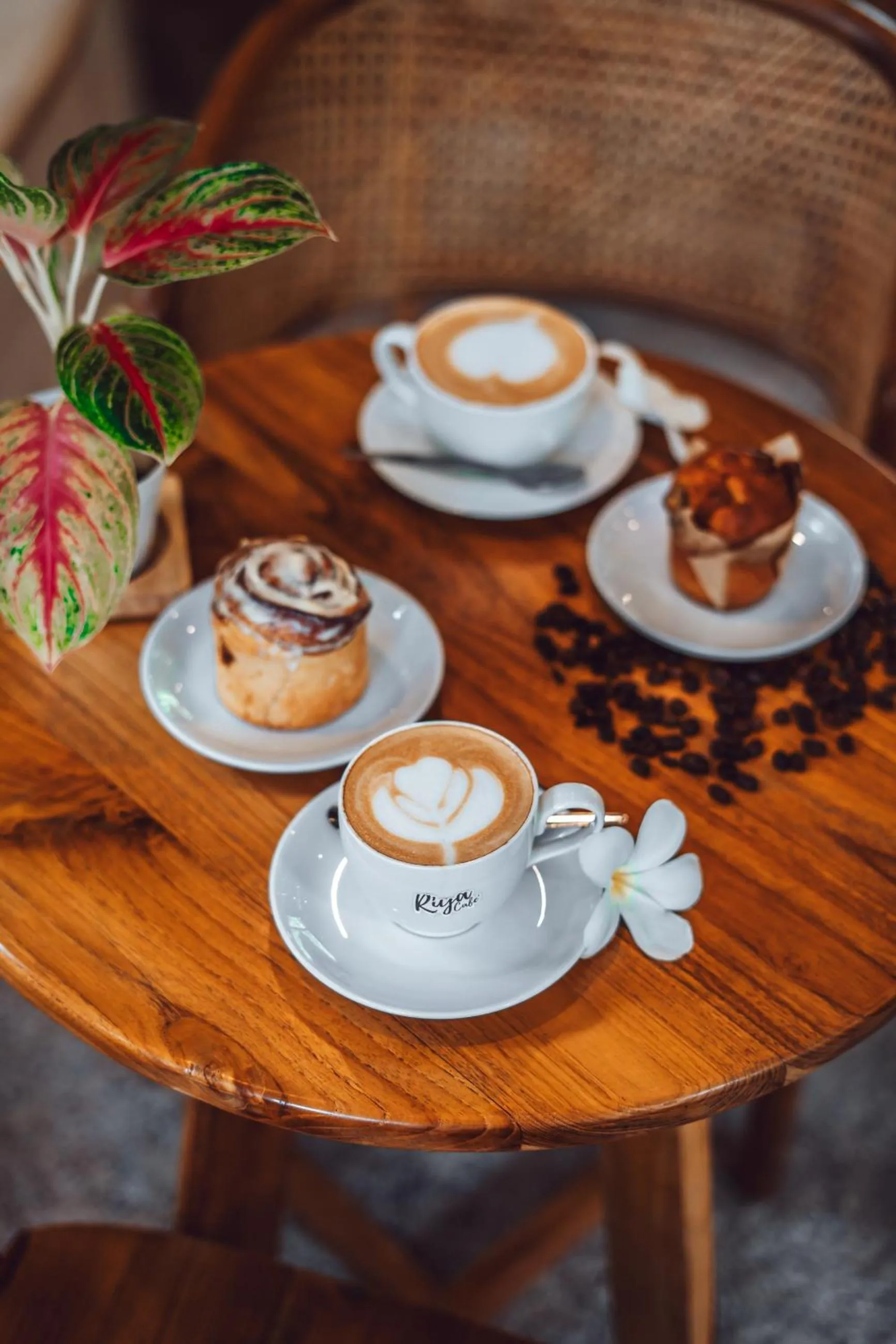 Lounge or bar in Dusit Buncha Koh Tao by Riya Group