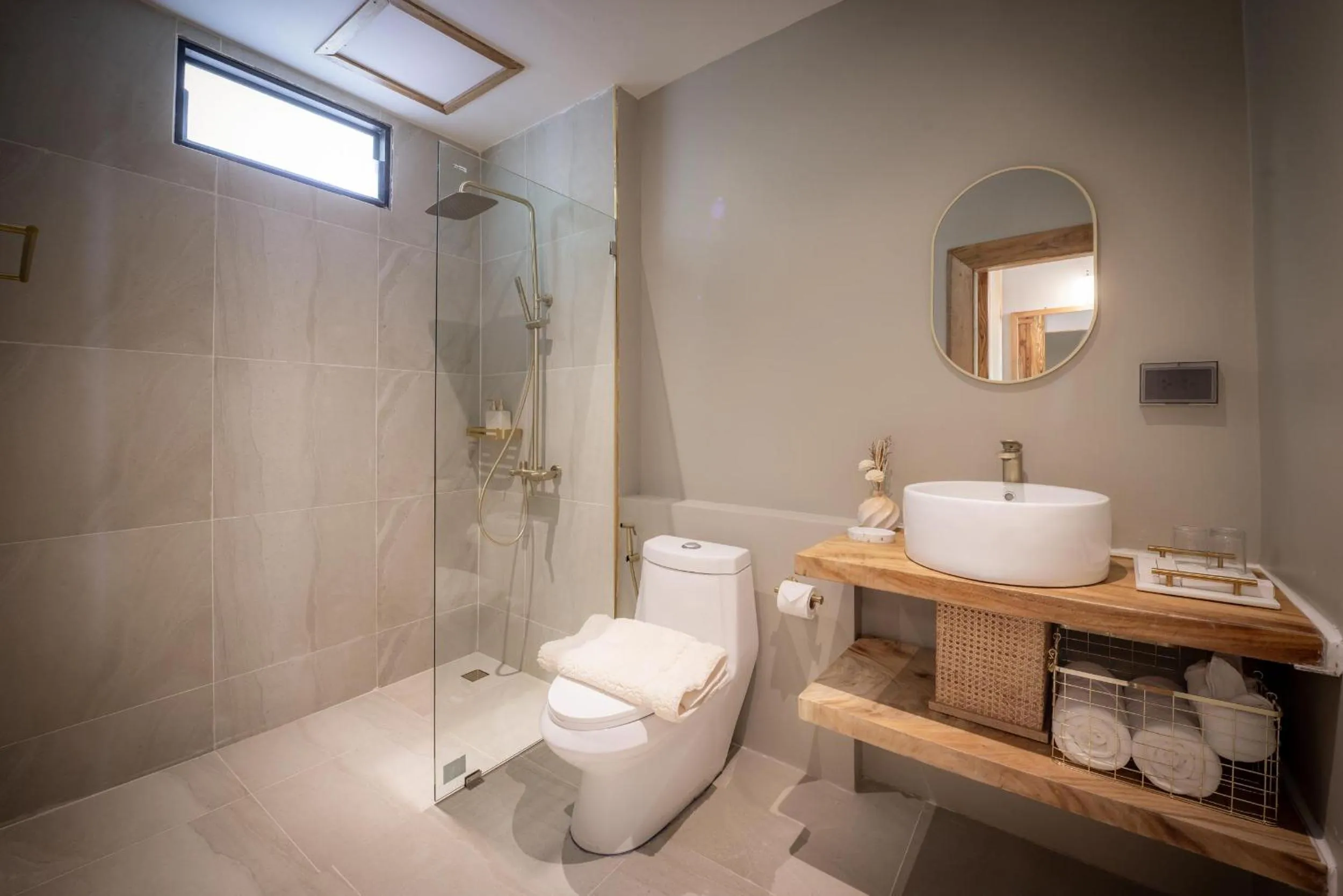 Bathroom in Dusit Buncha Koh Tao by Riya Group