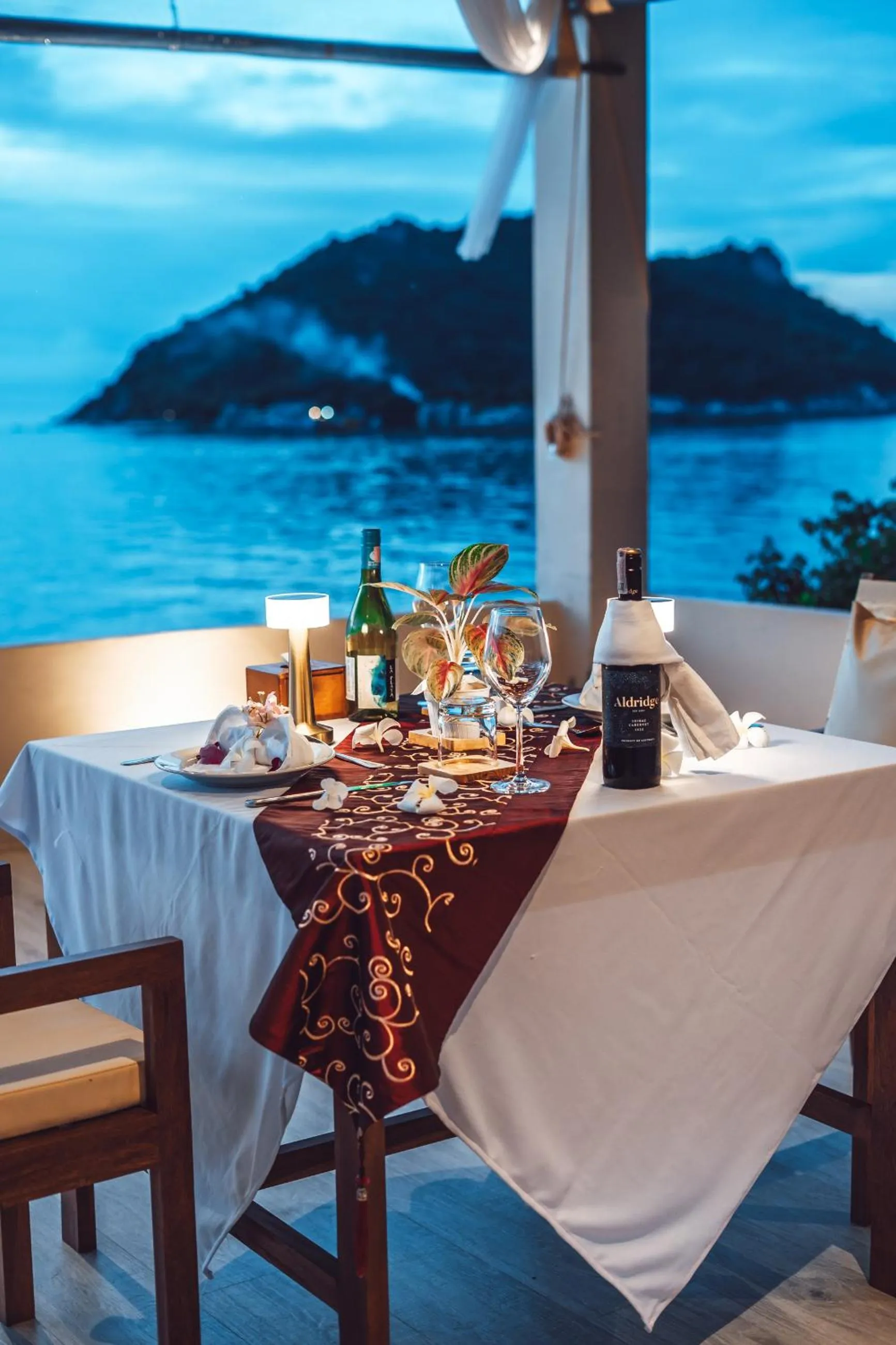 Restaurant/places to eat in Dusit Buncha Koh Tao by Riya Group