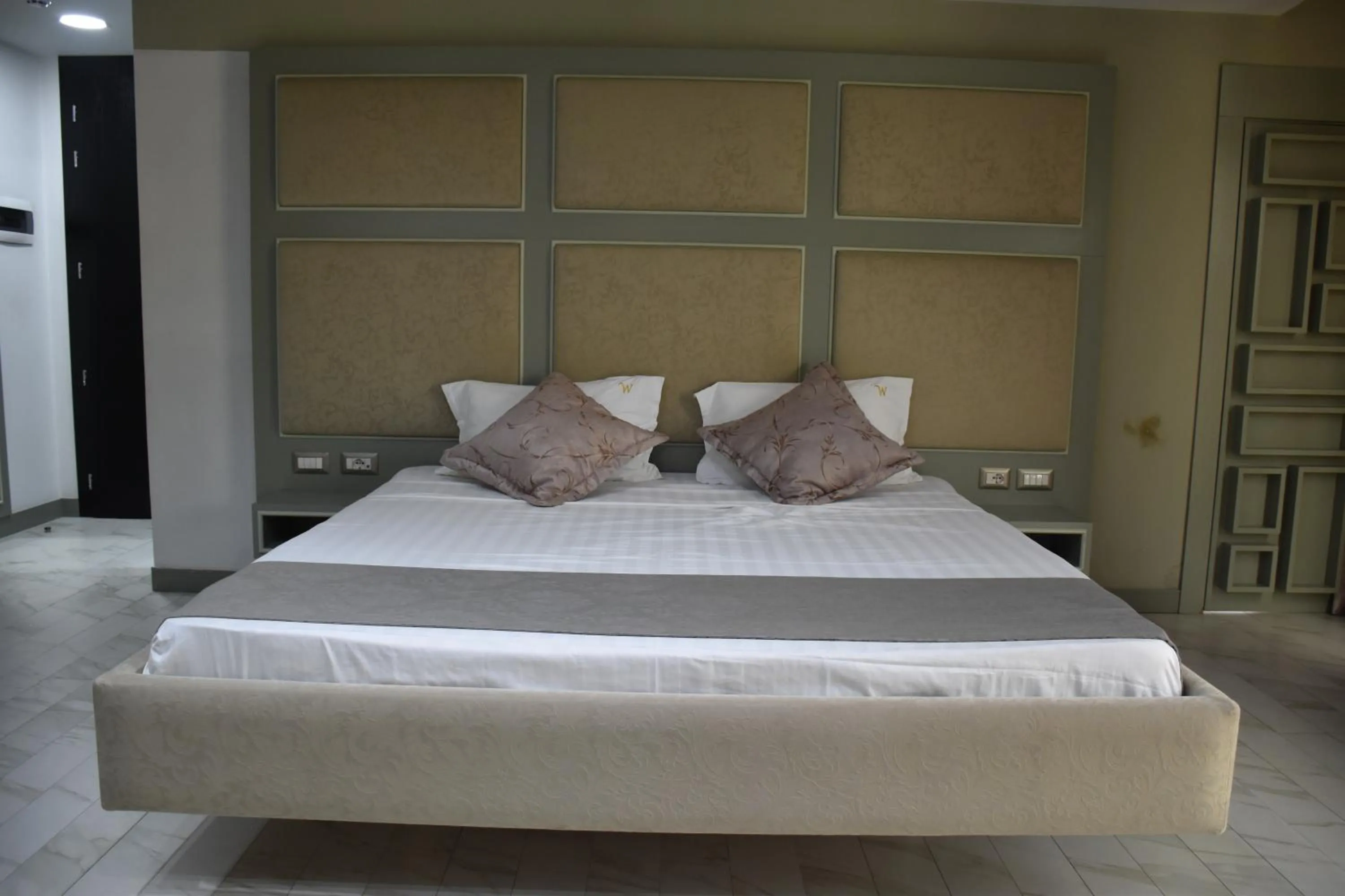 Bedroom, Bed in New W Hotel