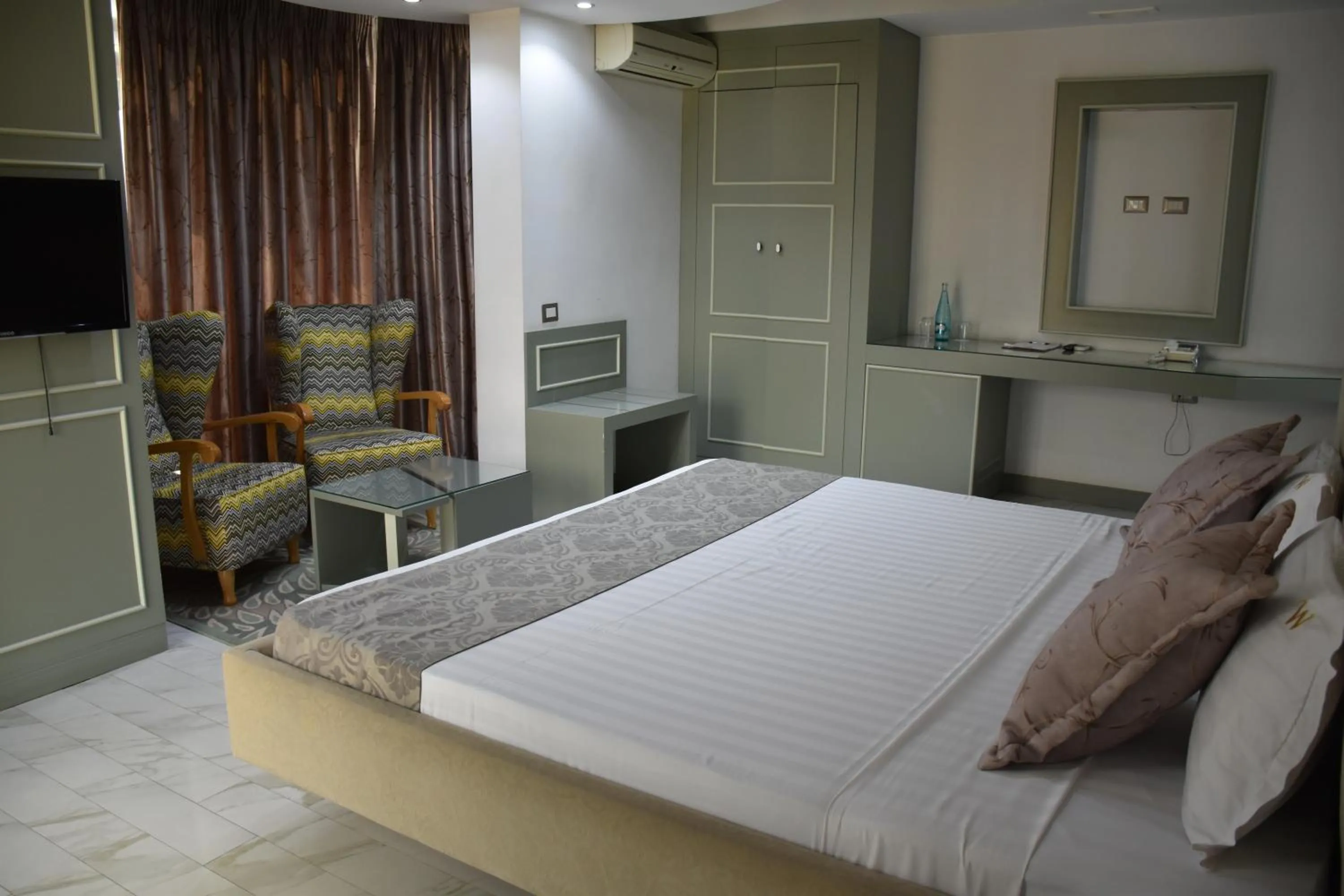 Photo of the whole room, Bed in New W Hotel