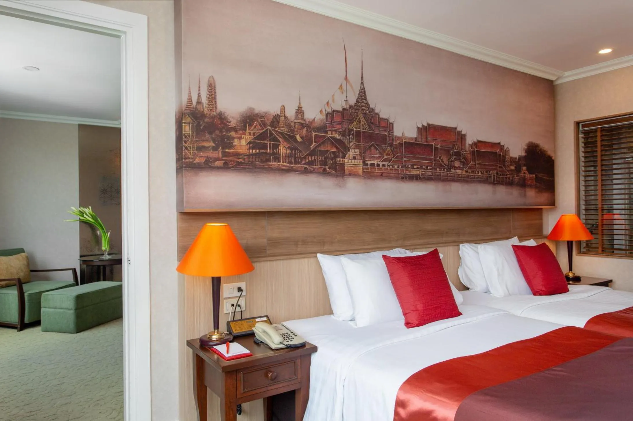 Living room, Bed in Ramada Plaza by Wyndham Bangkok Menam Riverside