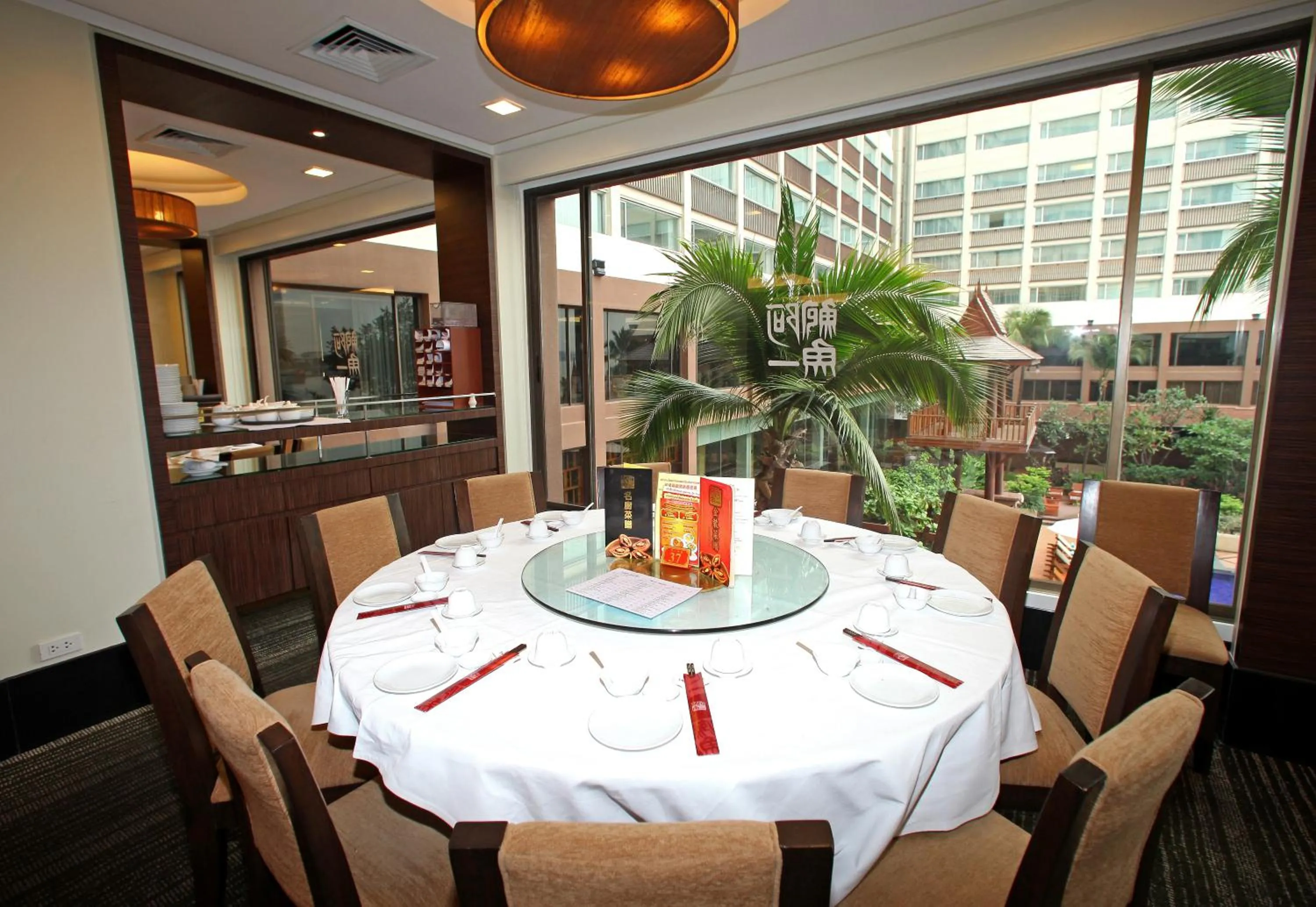 Restaurant/places to eat in Ramada Plaza by Wyndham Bangkok Menam Riverside