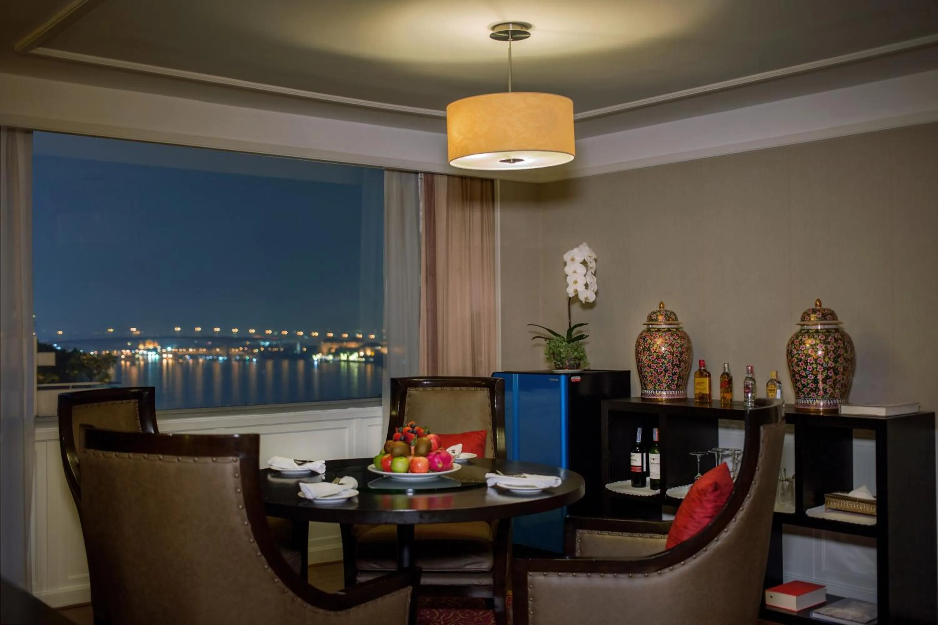 Living room in Ramada Plaza by Wyndham Bangkok Menam Riverside