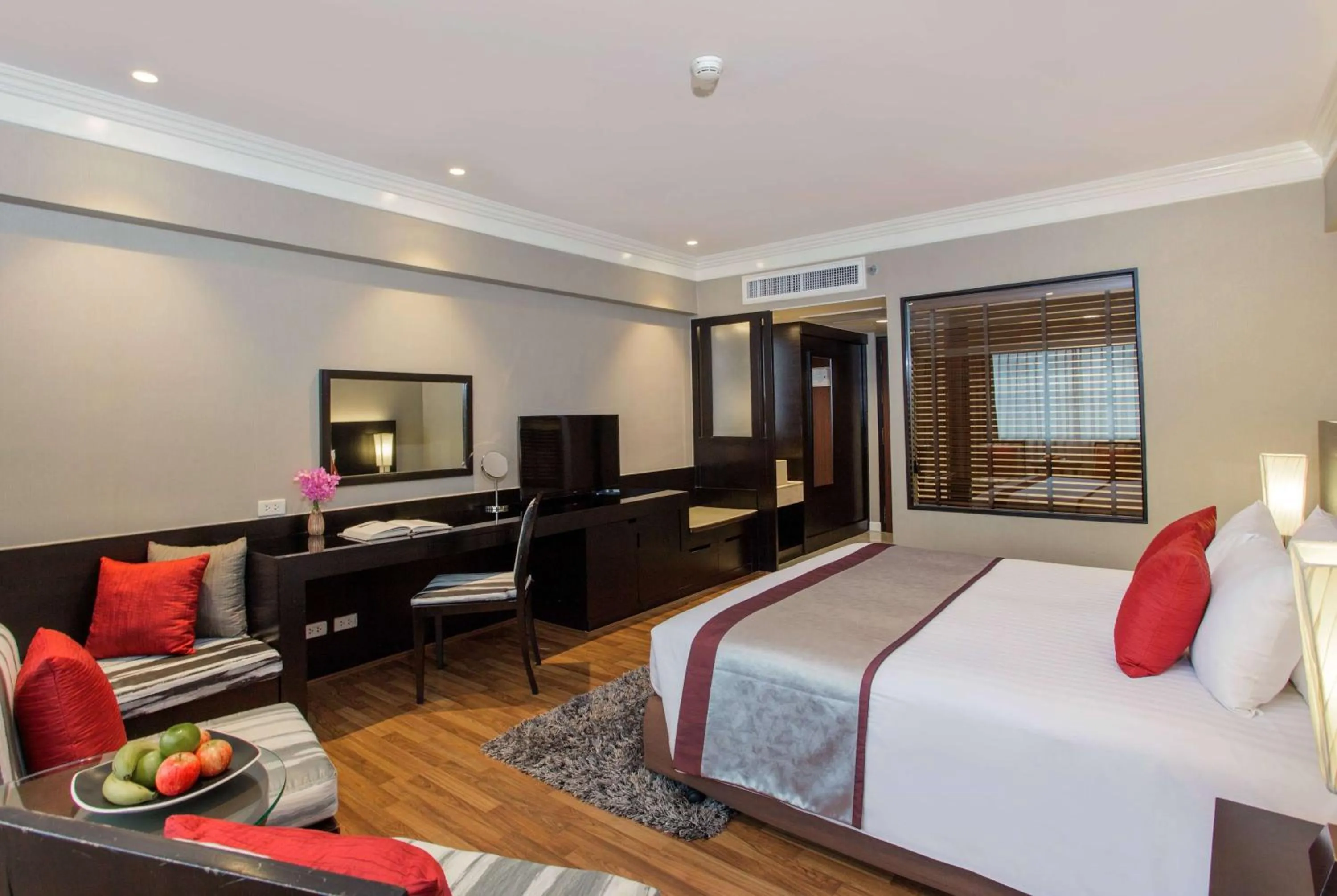 Photo of the whole room, Bed in Ramada Plaza by Wyndham Bangkok Menam Riverside