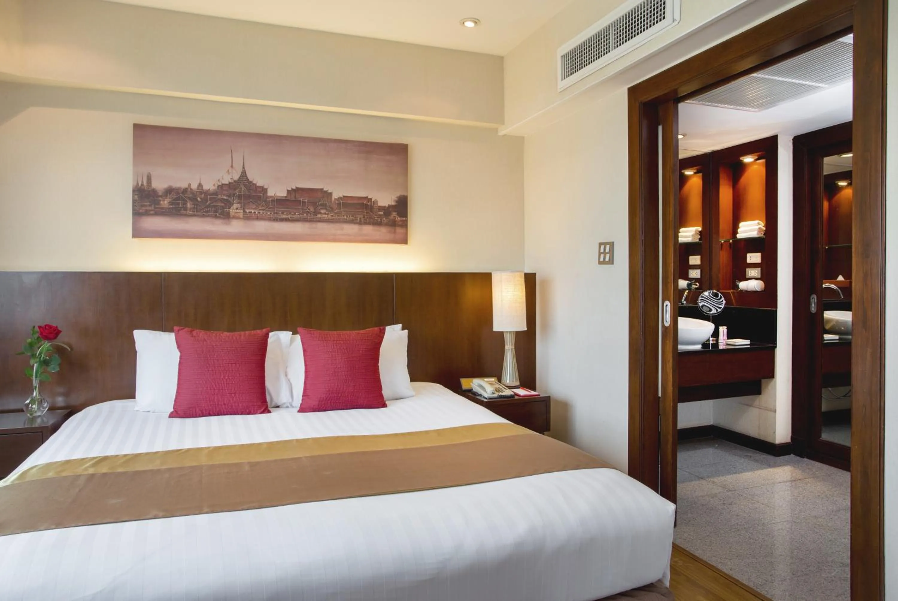 Bedroom, Bed in Ramada Plaza by Wyndham Bangkok Menam Riverside